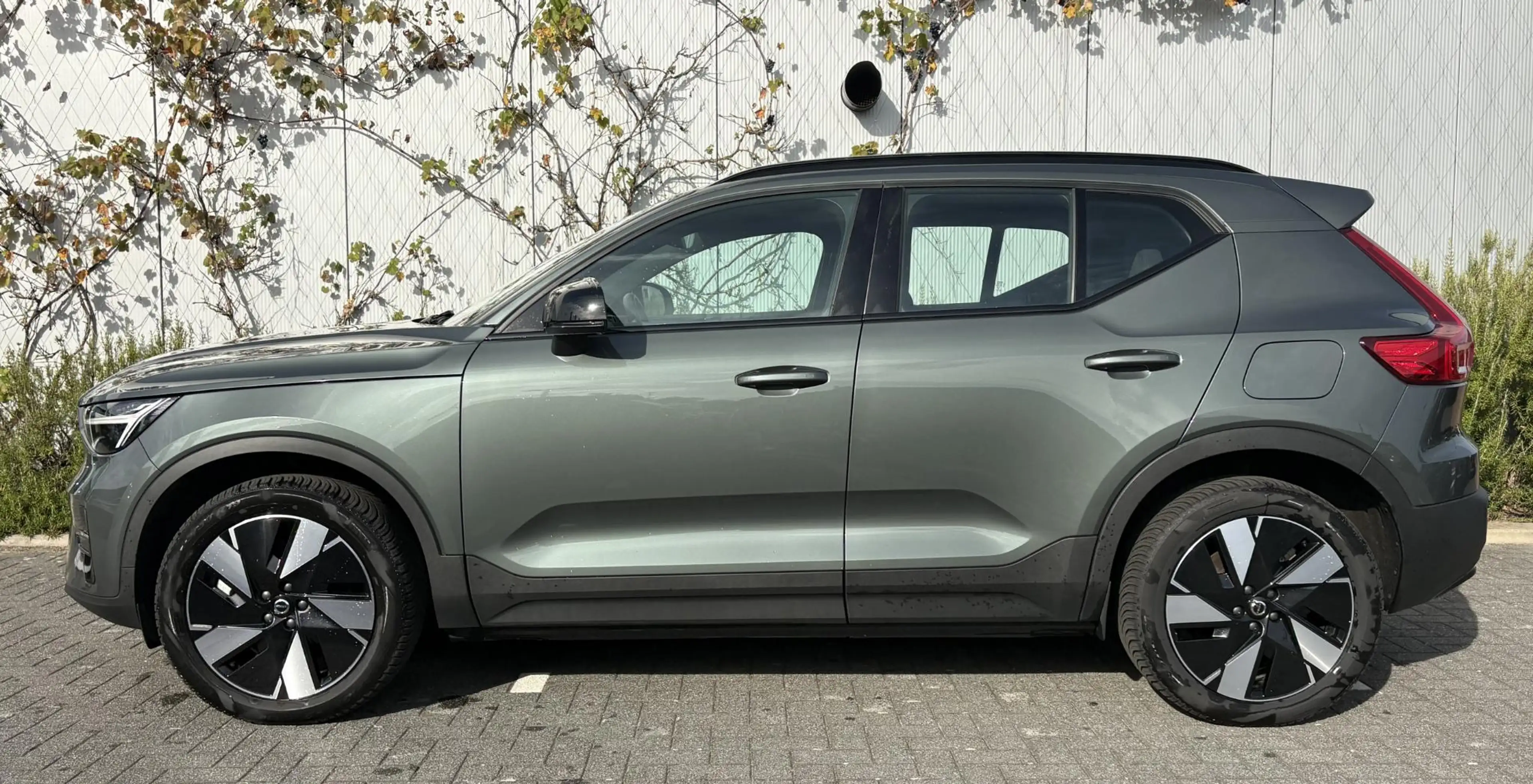 Volvo EX40 Single Motor Extended Range Plus 82 kWh — photo 2
