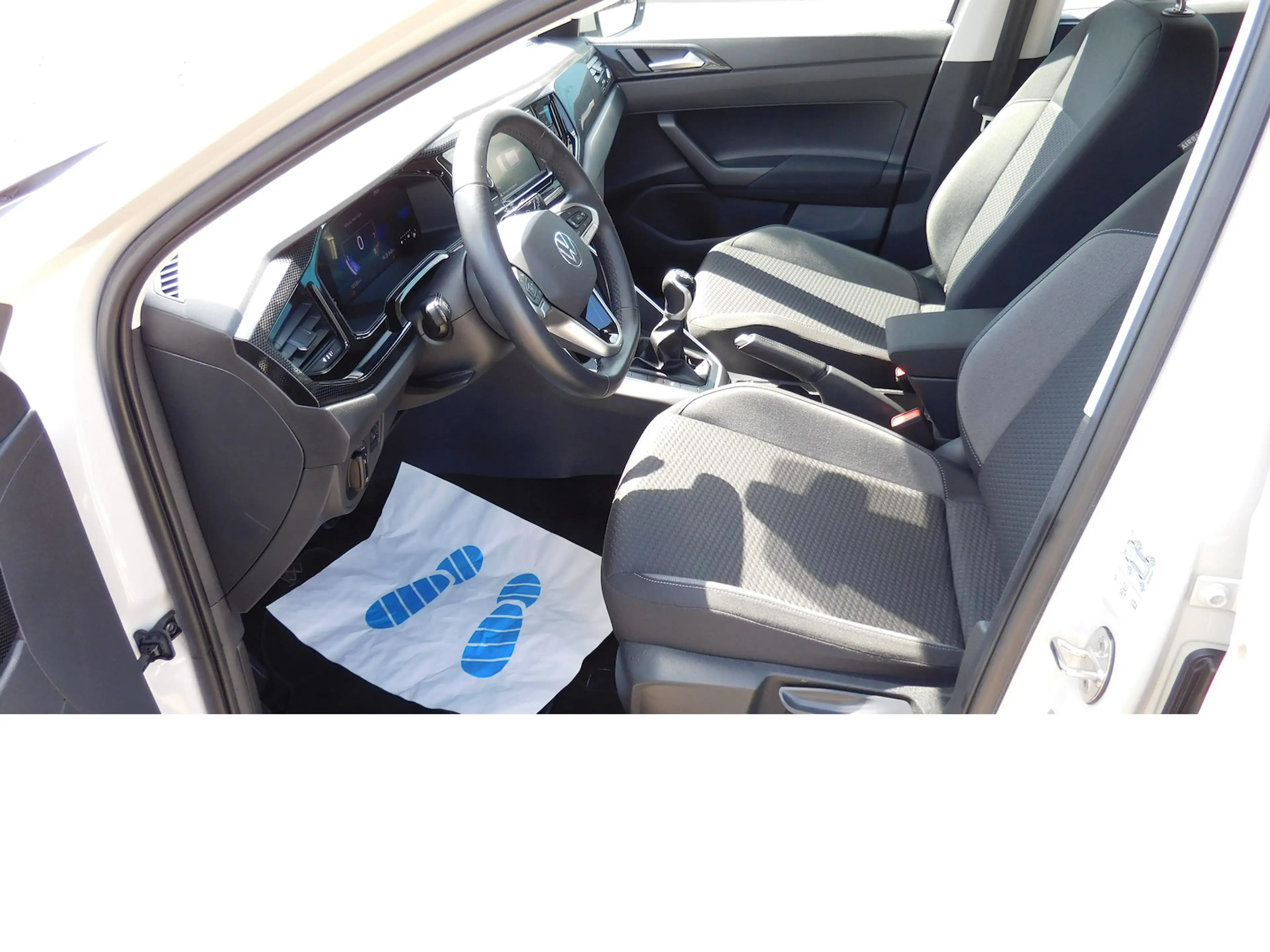 Volkswagen Polo 1.0 Life MPI BMT 4Trg Klima Navi LED — photo 11