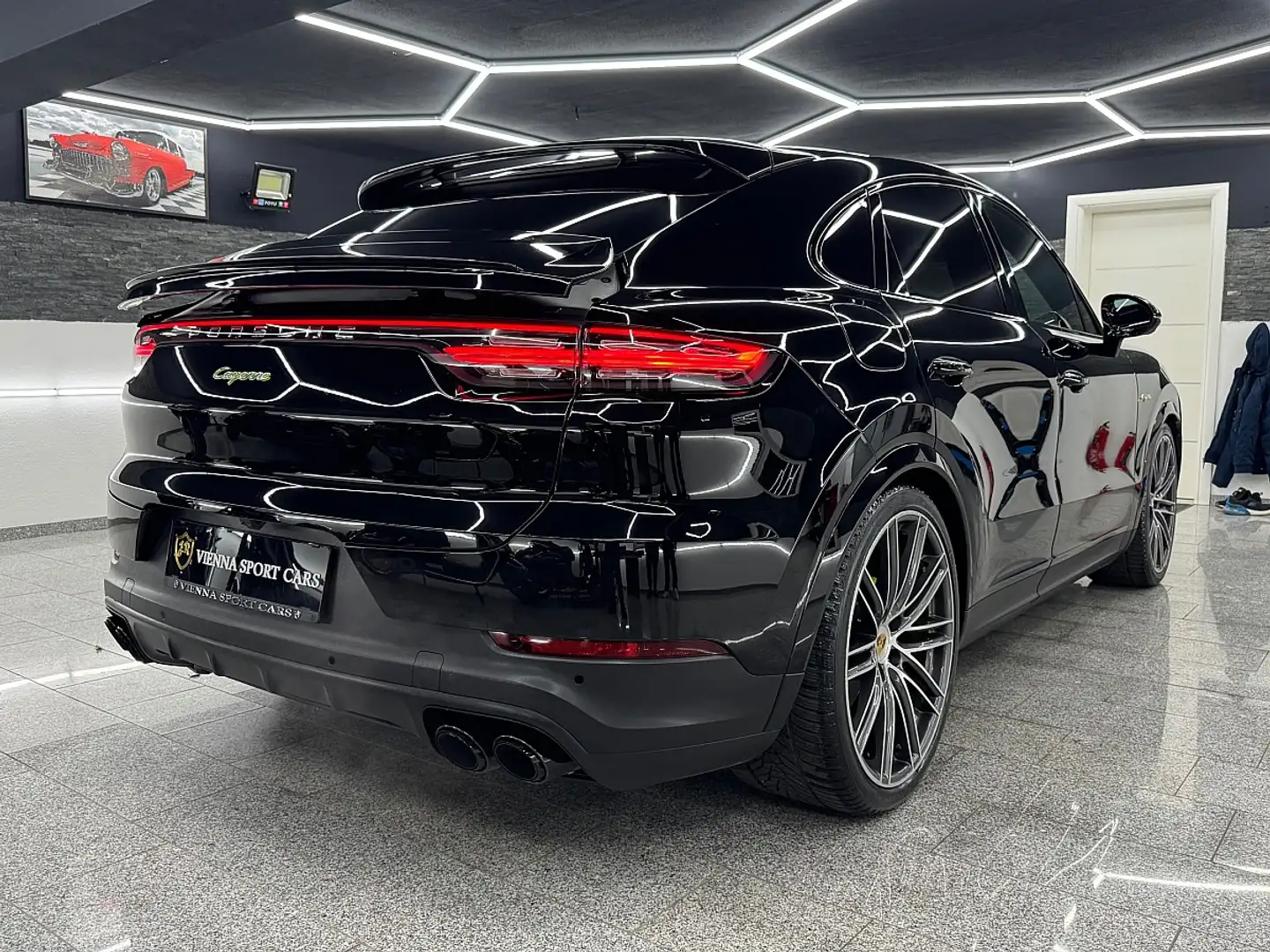 Porsche Cayenne Coupe E-Hybrid Aut.*Mega-Voll*Traum*Rot/Schwarz* Schwarz - 1