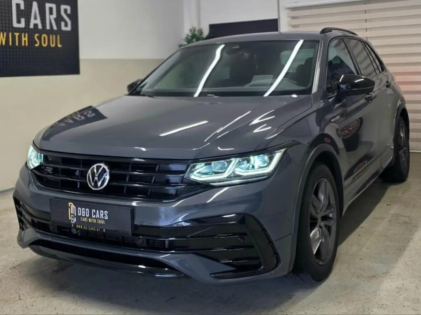 Volkswagen Tiguan R-Line 4Motion - 1