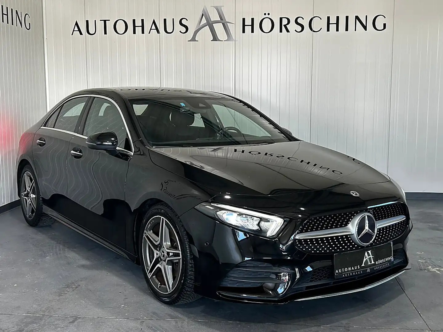 Mercedes-Benz A 180 d Limousine Aut.//AMG-PAKET//AMBIENTE//SITZHEIZ... Schwarz - 1