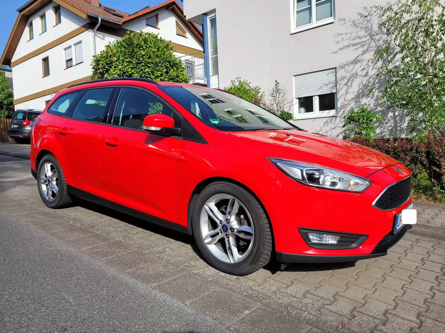 Ford Focus Focus Turnier 1.5 TDCi DPF Start-Stopp-System Busi Červená - 1