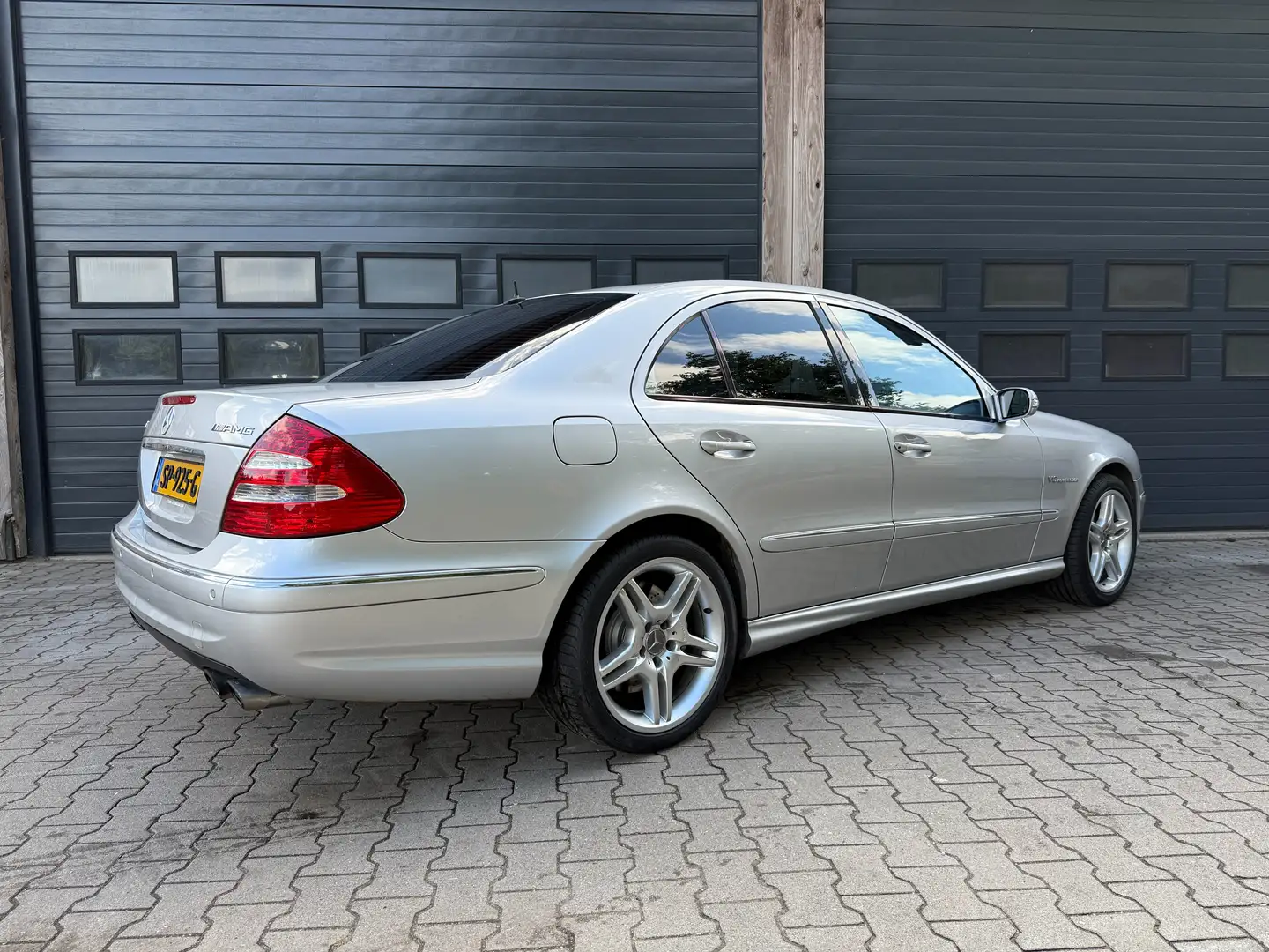 Mercedes-Benz E 55 AMG E 55 AMG Stříbrná - 2