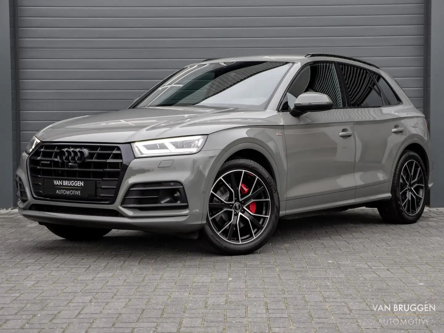 Audi Q5 55 TFSI e quattro Competition Luchtvering Trekhaak Grijs - 1