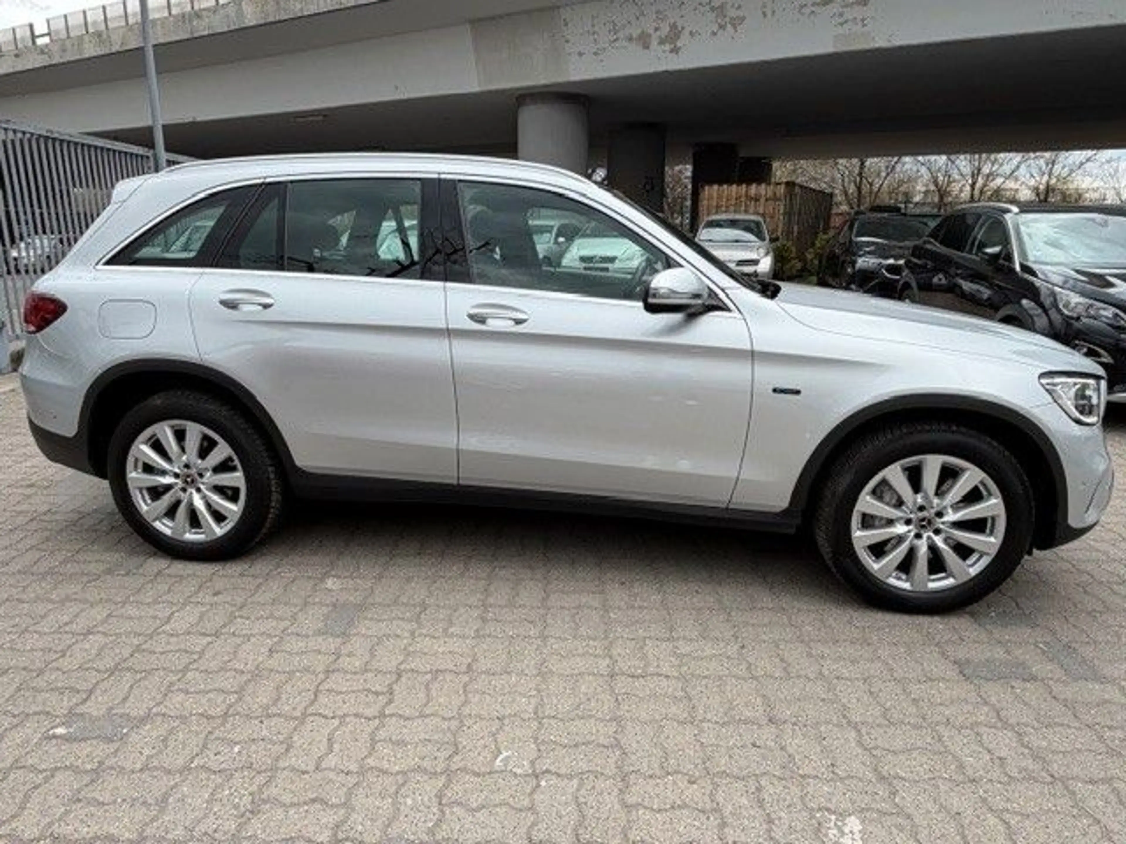 Mercedes-Benz GLC 300 GLC300 e 4M PlugIn/9G-Tr/PanoD/Leder/R.Kamera — photo 12