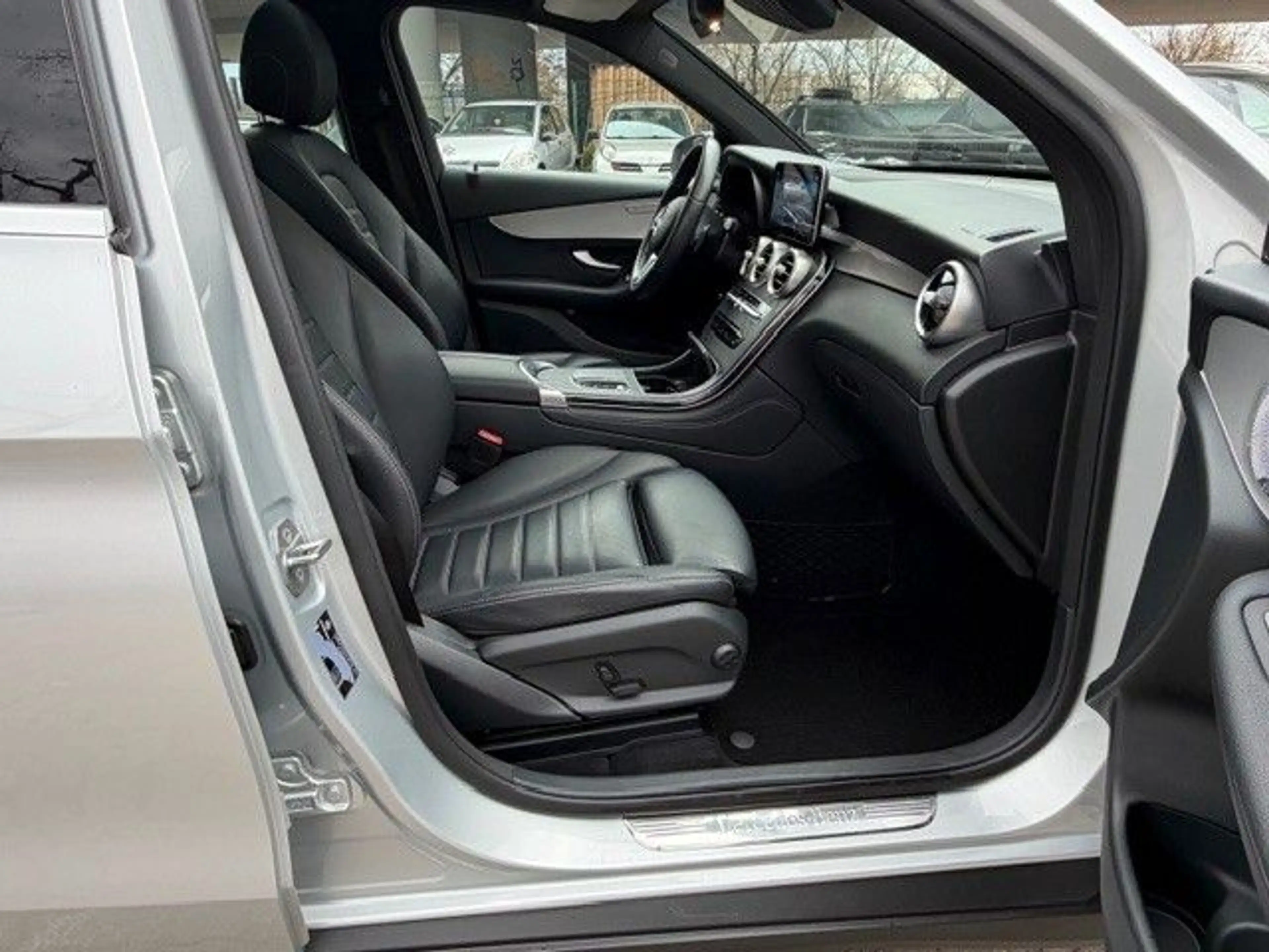 Mercedes-Benz GLC 300 GLC300 e 4M PlugIn/9G-Tr/PanoD/Leder/R.Kamera — photo 8