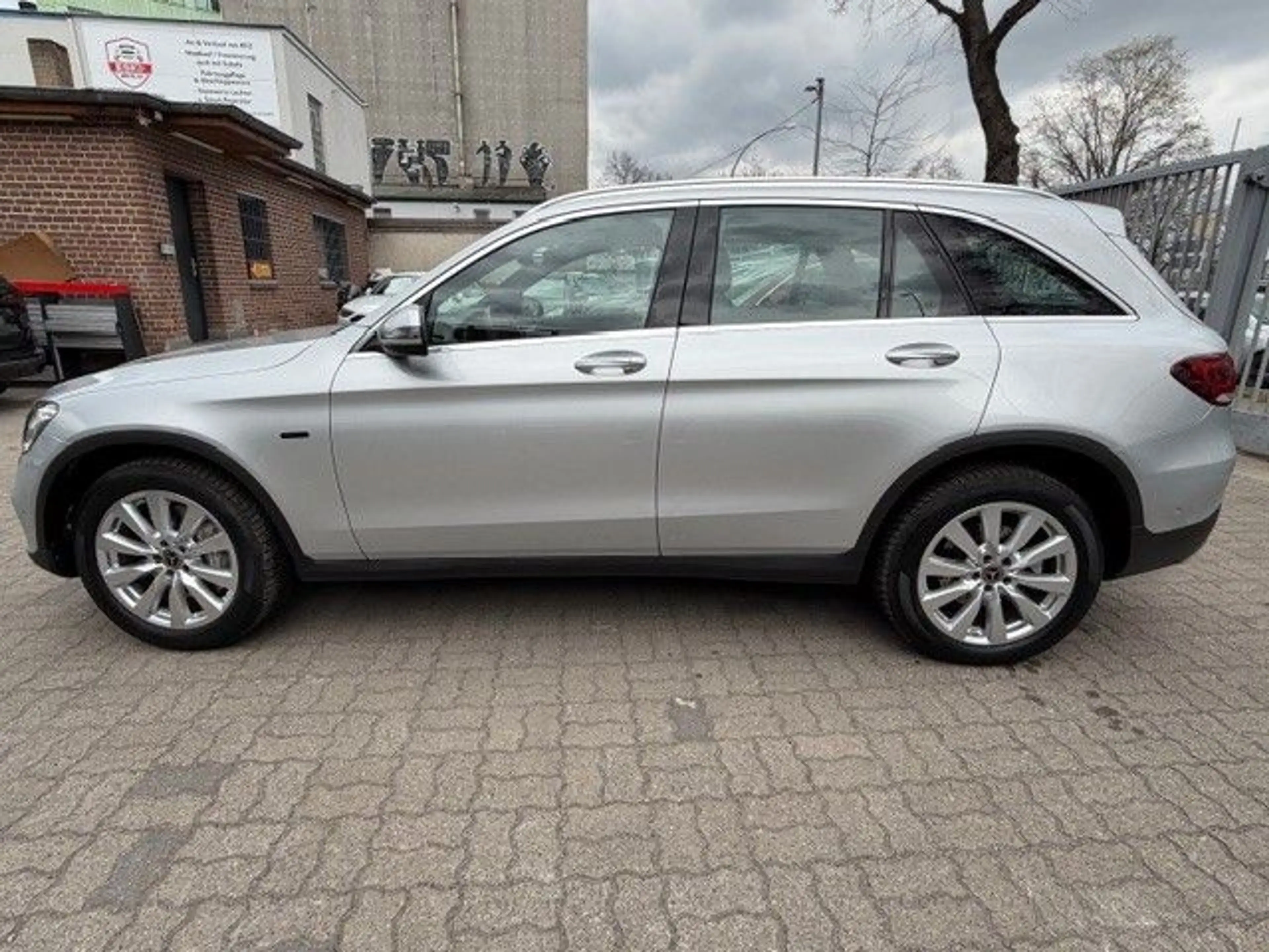 Mercedes-Benz GLC 300 GLC300 e 4M PlugIn/9G-Tr/PanoD/Leder/R.Kamera — photo 11