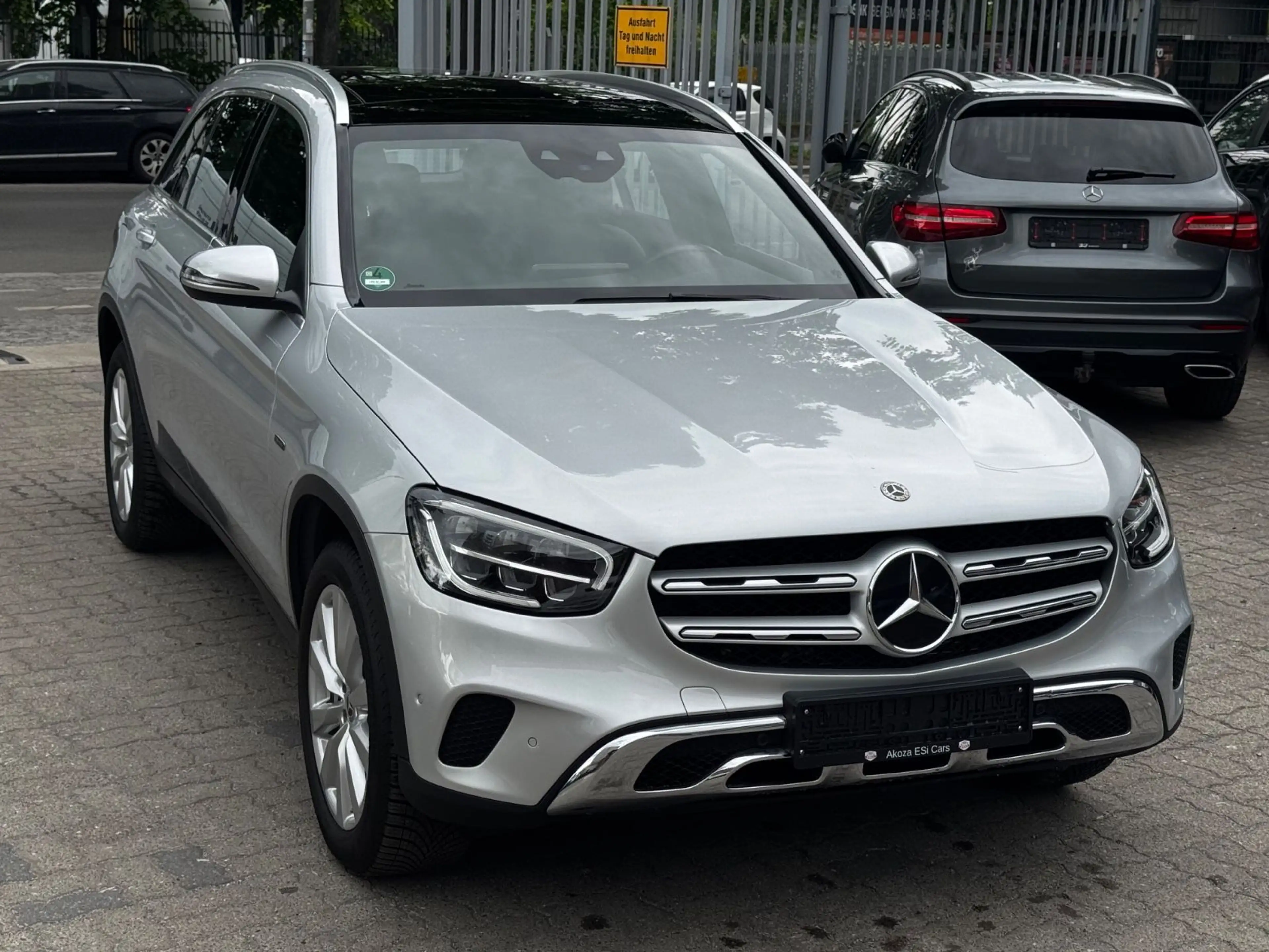 Mercedes-Benz GLC 300 GLC300 e 4M PlugIn/9G-Tr/PanoD/Leder/R.Kamera — photo 3