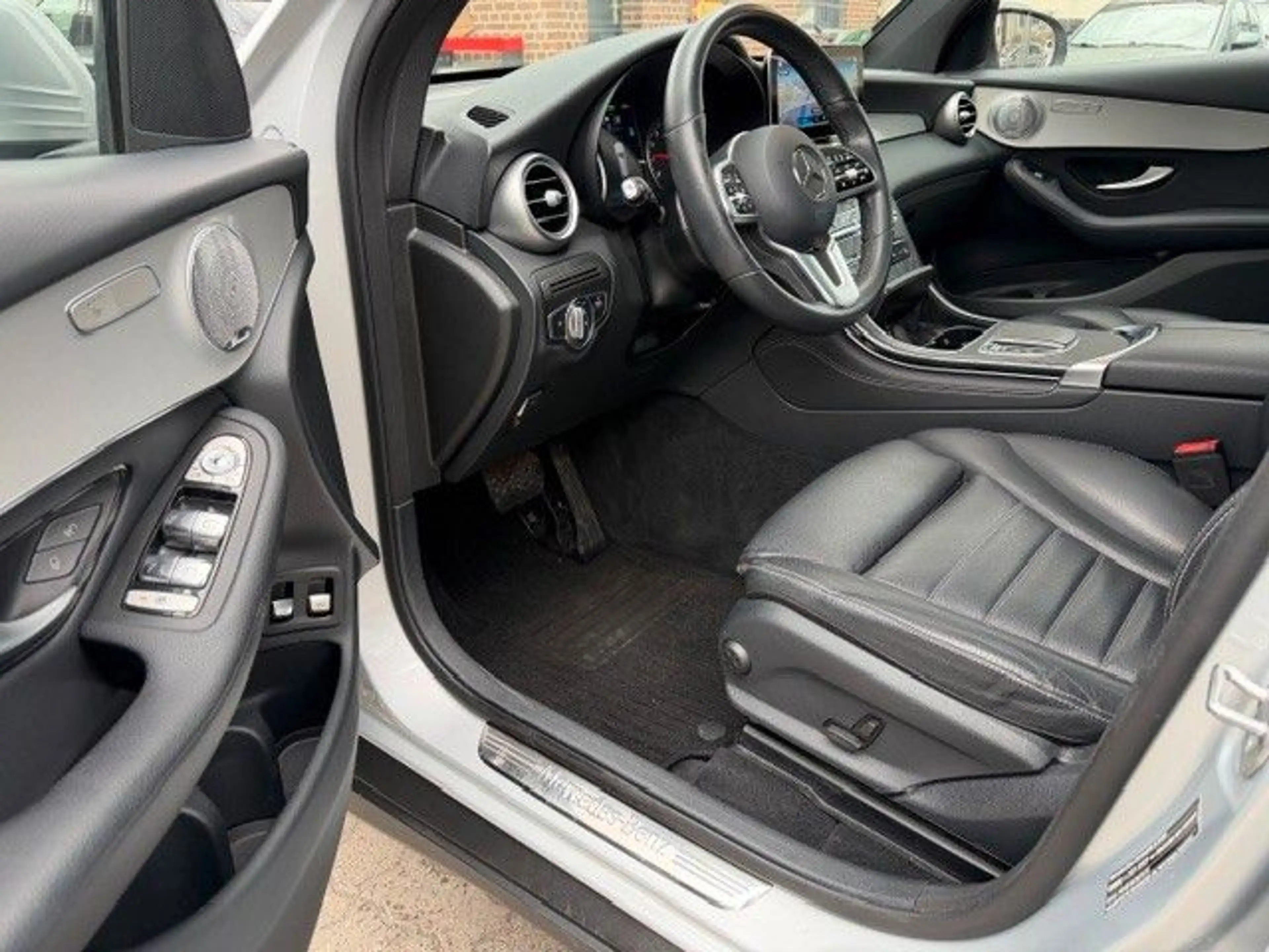 Mercedes-Benz GLC 300 GLC300 e 4M PlugIn/9G-Tr/PanoD/Leder/R.Kamera — photo 6