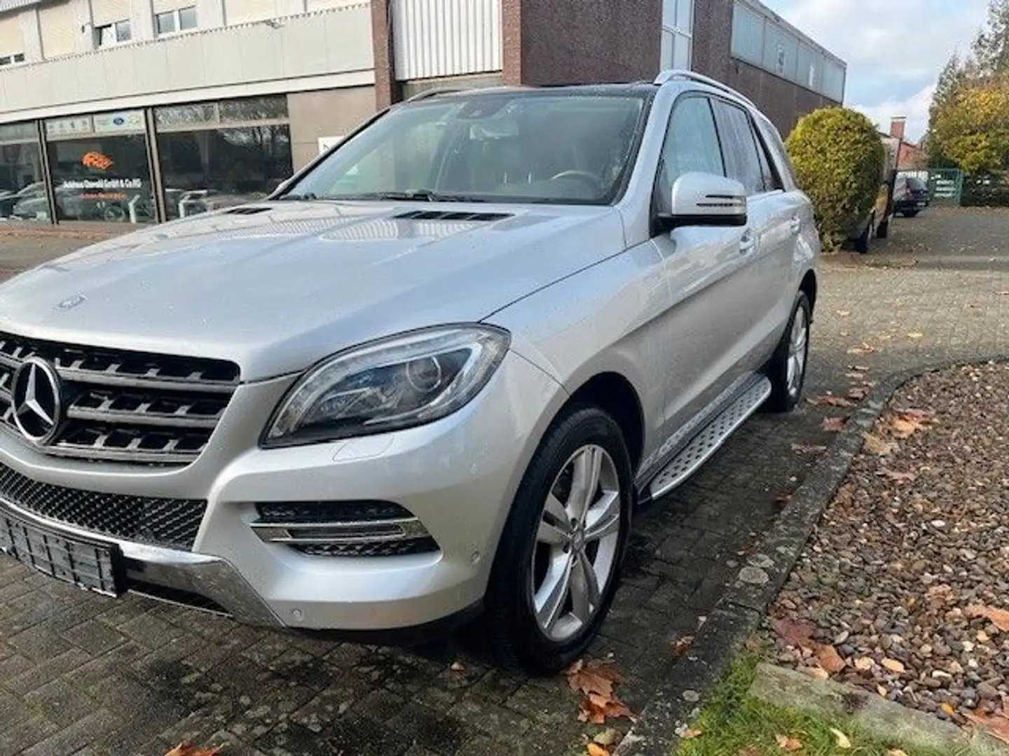Mercedes-Benz ML 350 CDI BlueTec V6 Leder / Multimedia 150TKM Silber - 2