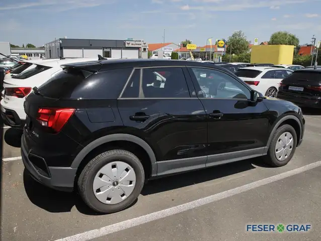 Audi Q2 view 4