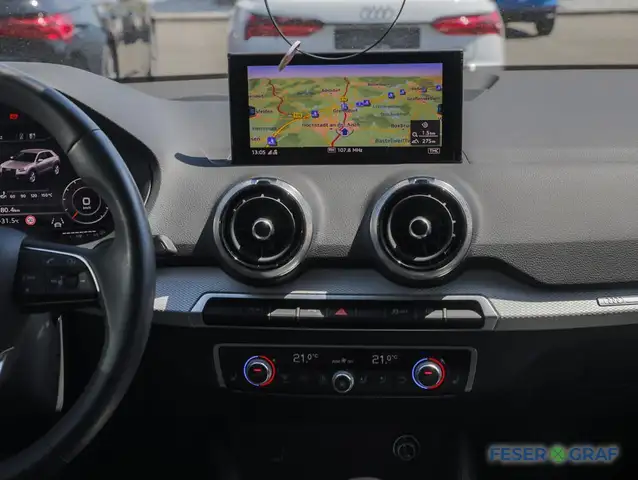 Audi Q2 view 10
