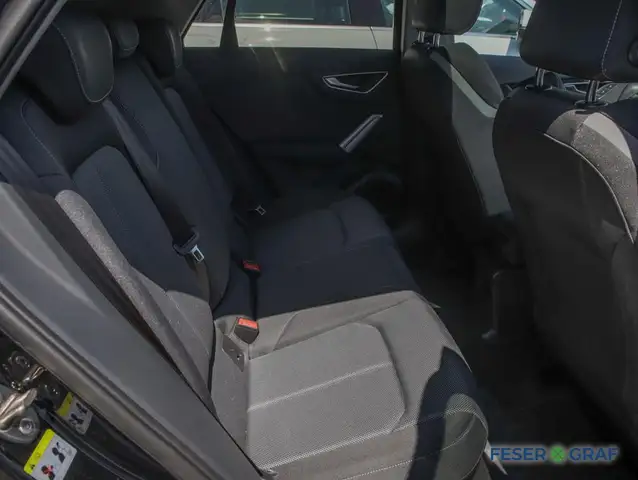 Audi Q2 view 8