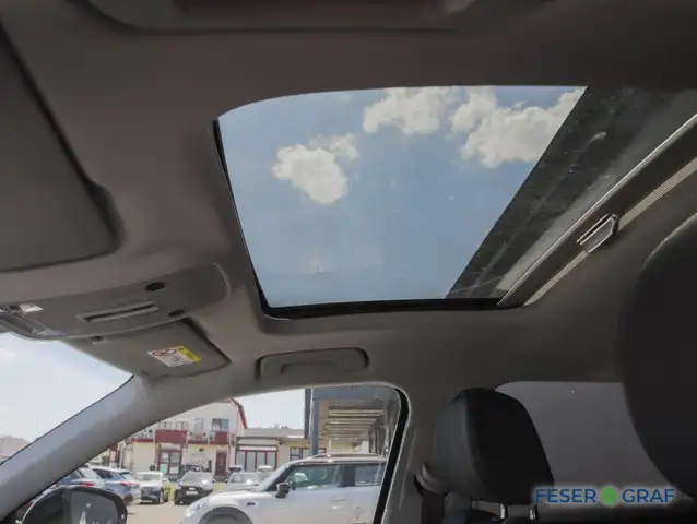 Audi Q2 view 11