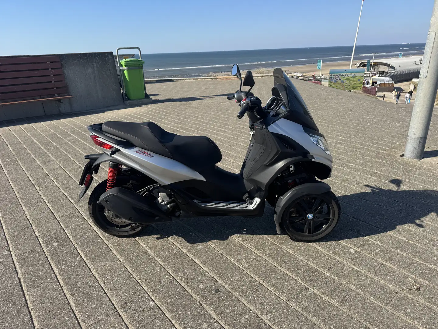 Piaggio MP3 300 HPE Gümüş rengi - 1