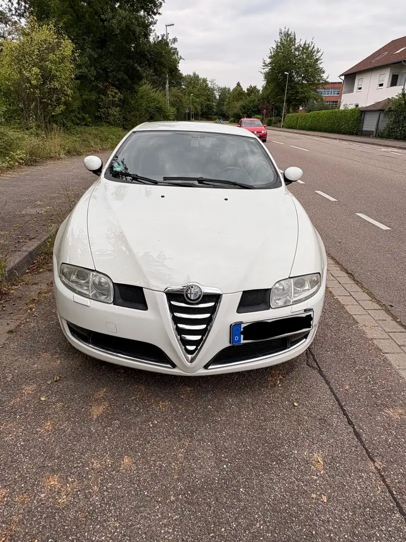 Alfa Romeo GT 2.0 JTS Selespeed Distinctive Weiß - 2