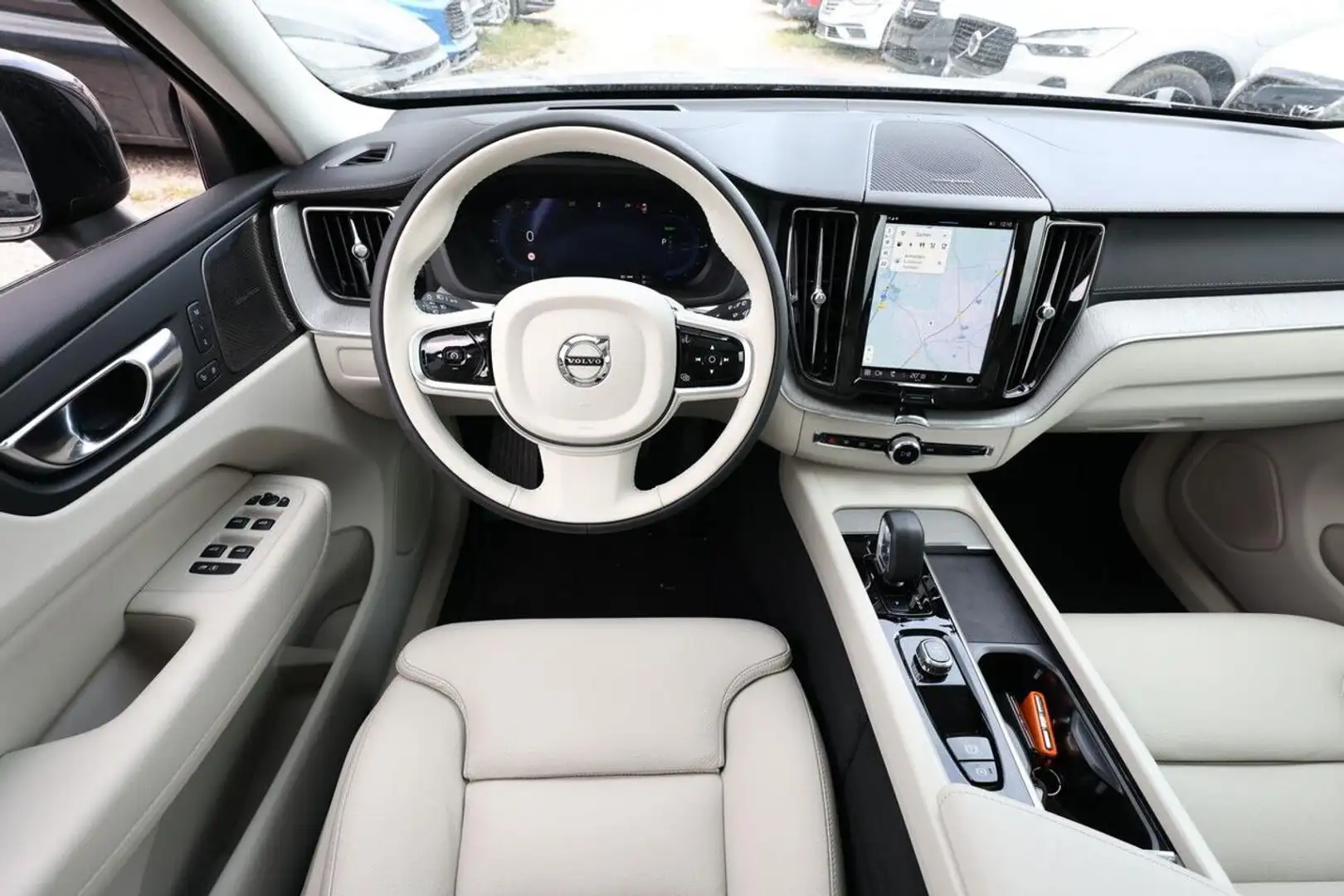 Volvo XC60 T8 Plug-in hybrid AWD automatico Ultra Dark Schwarz - 2