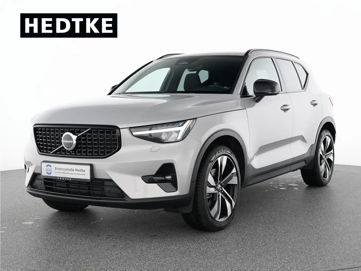 Volvo XC40 B4 Benzin Plus Dark 20"+AHK+LICHT-PAKET Silver - 1