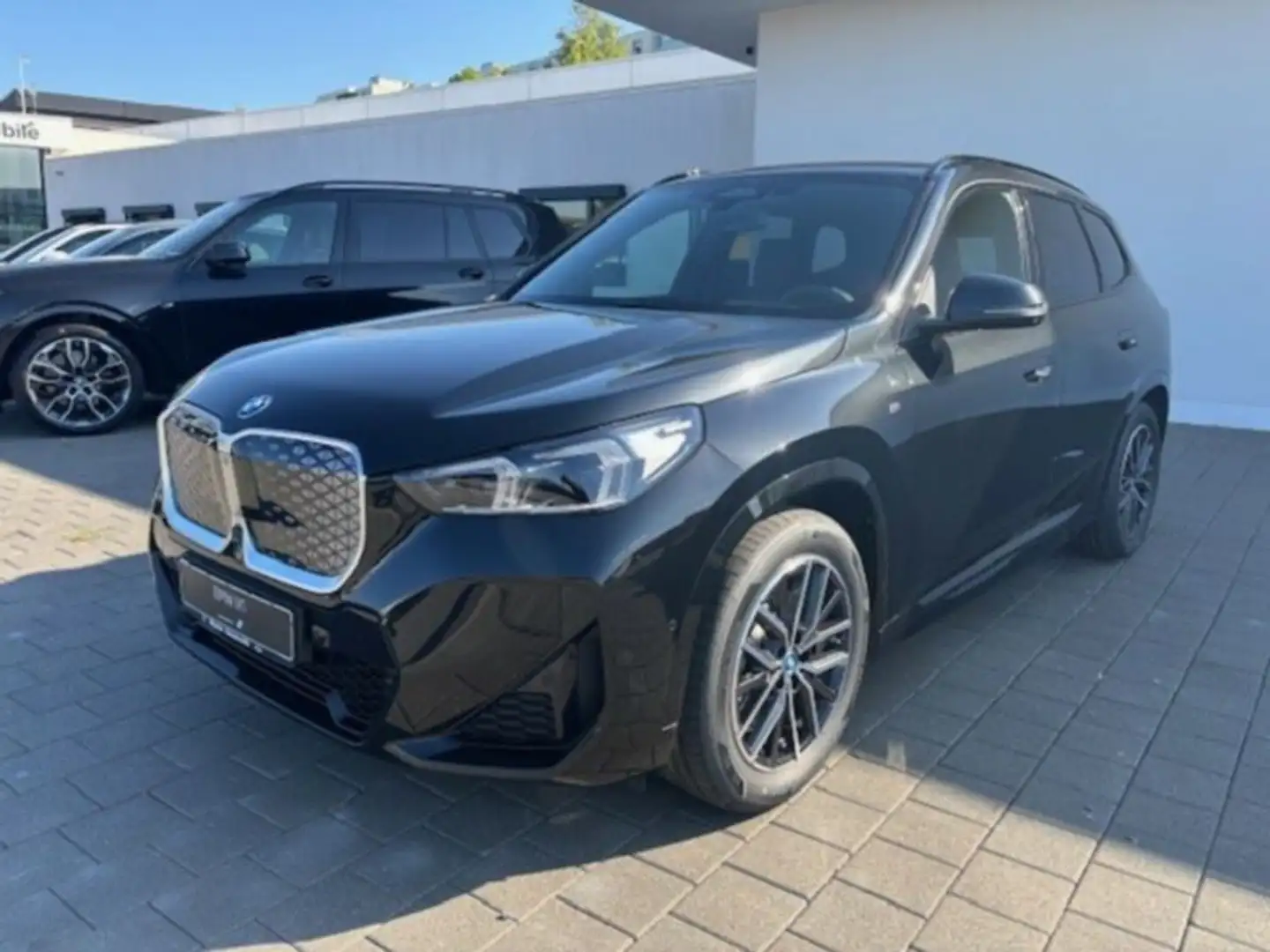 BMW iX1 xDrive30 M Sportpaket Noir - 2