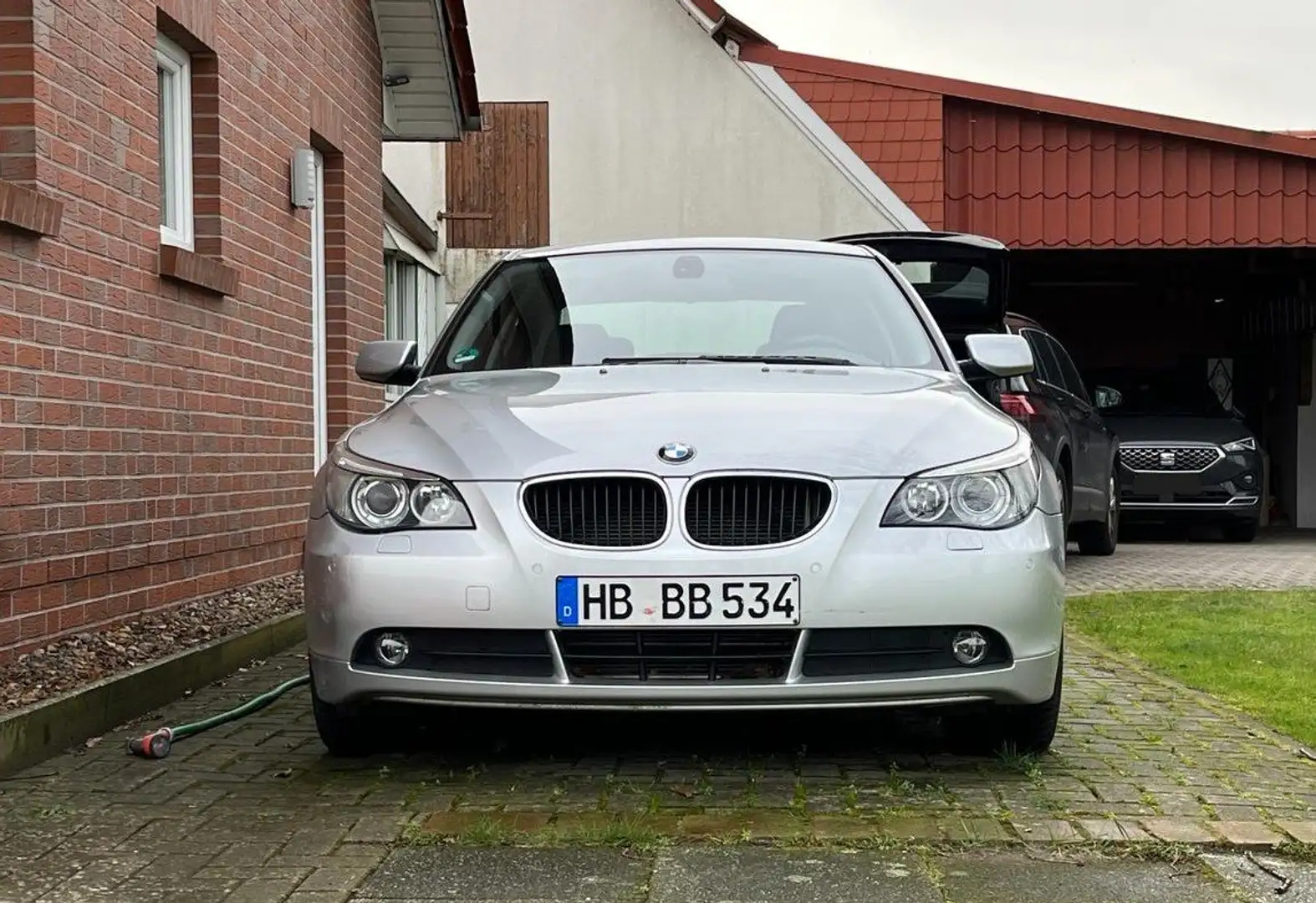 BMW 523 523i Silber - 2