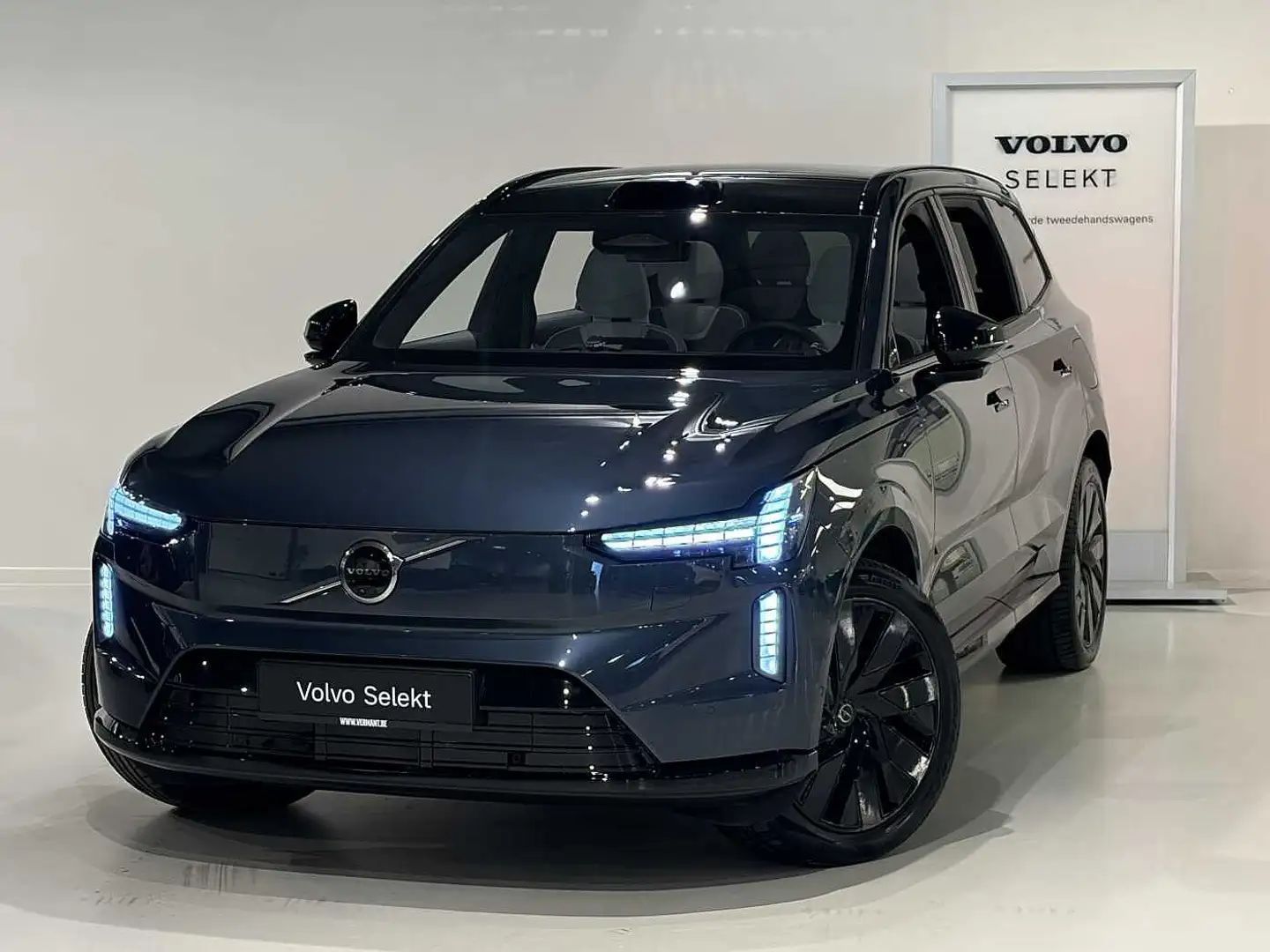 VOLVO Ex90