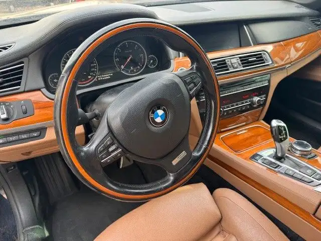 BMW 750 Ld xDrive INDIVIDUAL MOTORSCHADEN