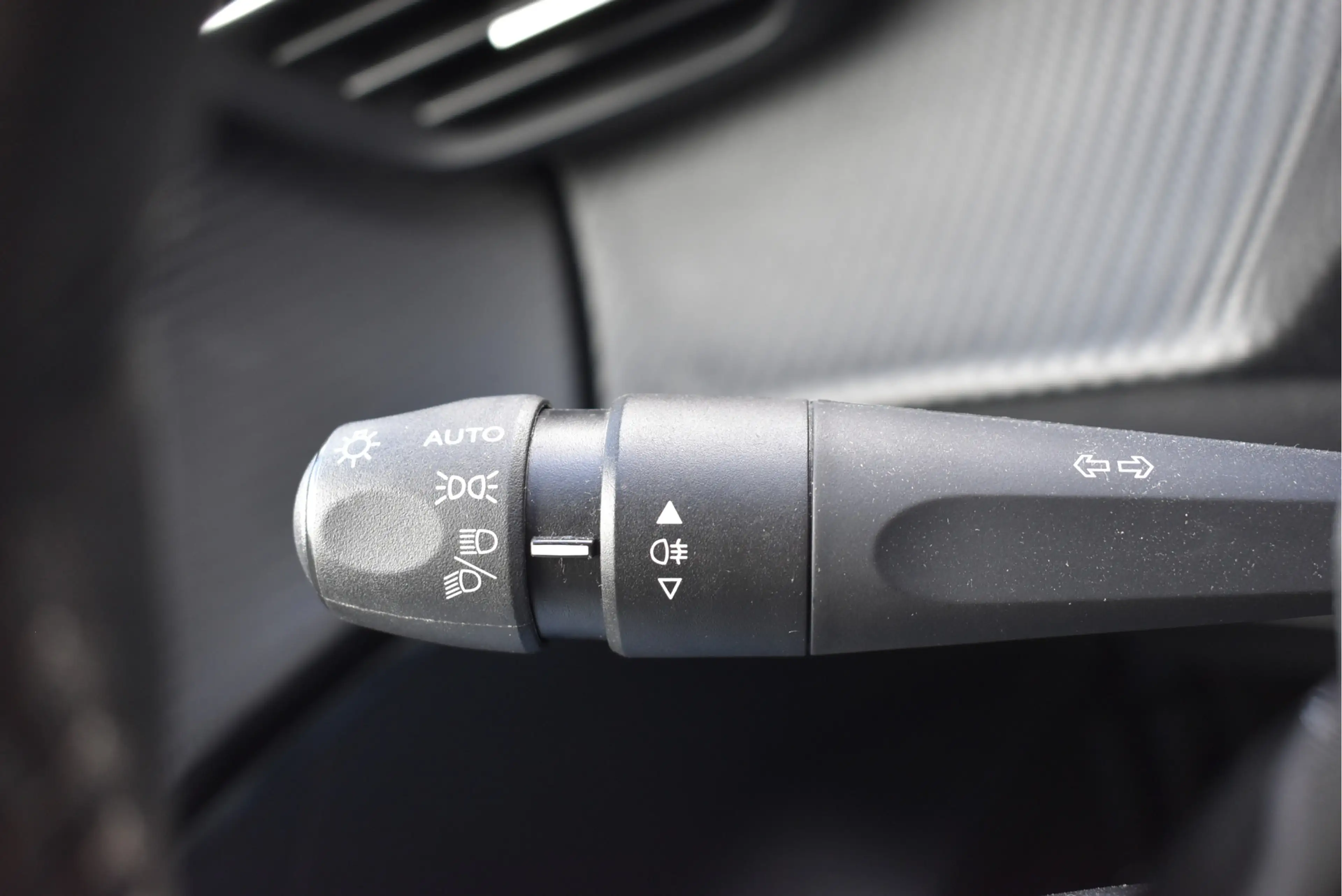 Peugeot e-208 EV Active 50 kWh Cruise control, Climate control, — photo 37