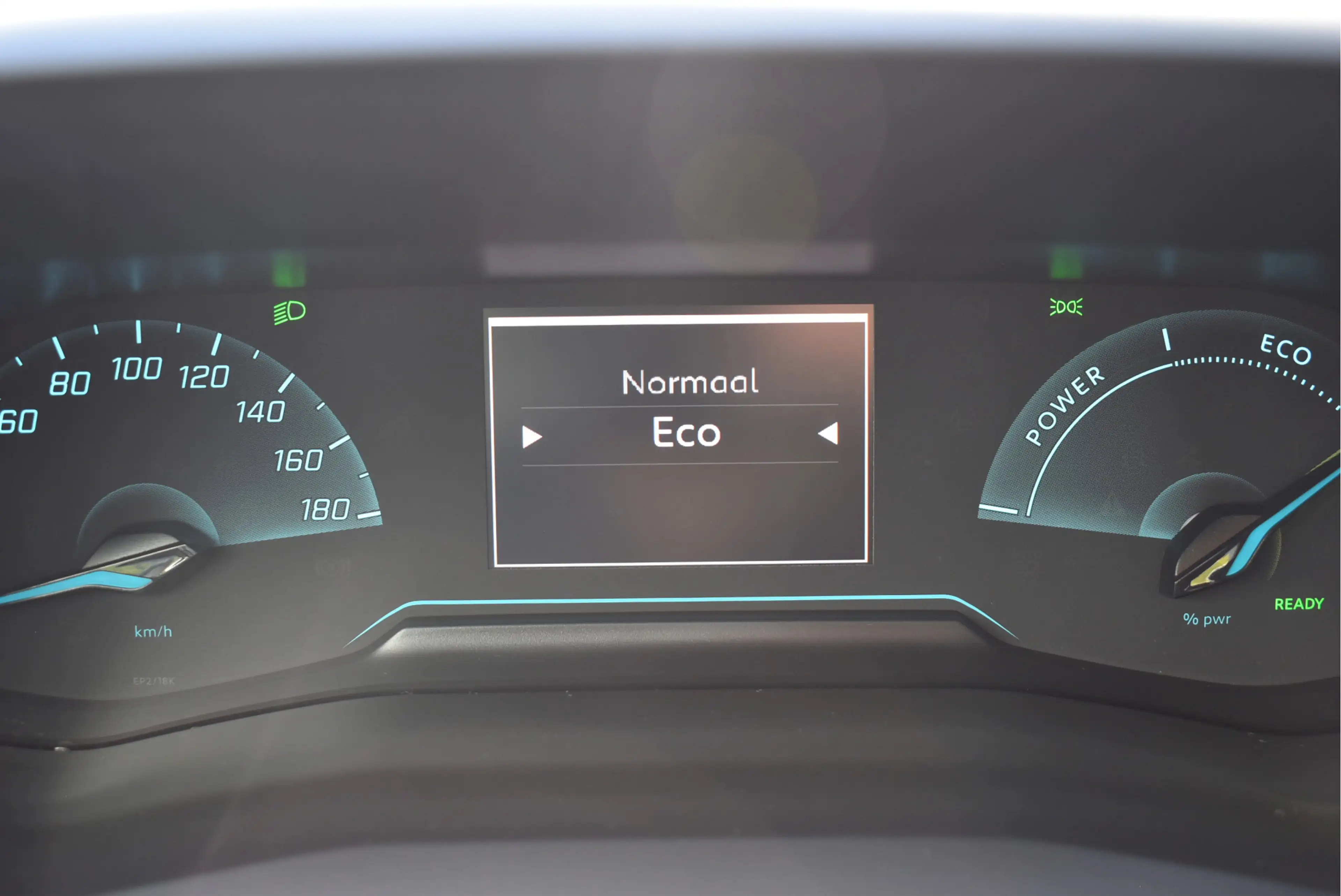Peugeot e-208 EV Active 50 kWh Cruise control, Climate control, — photo 30