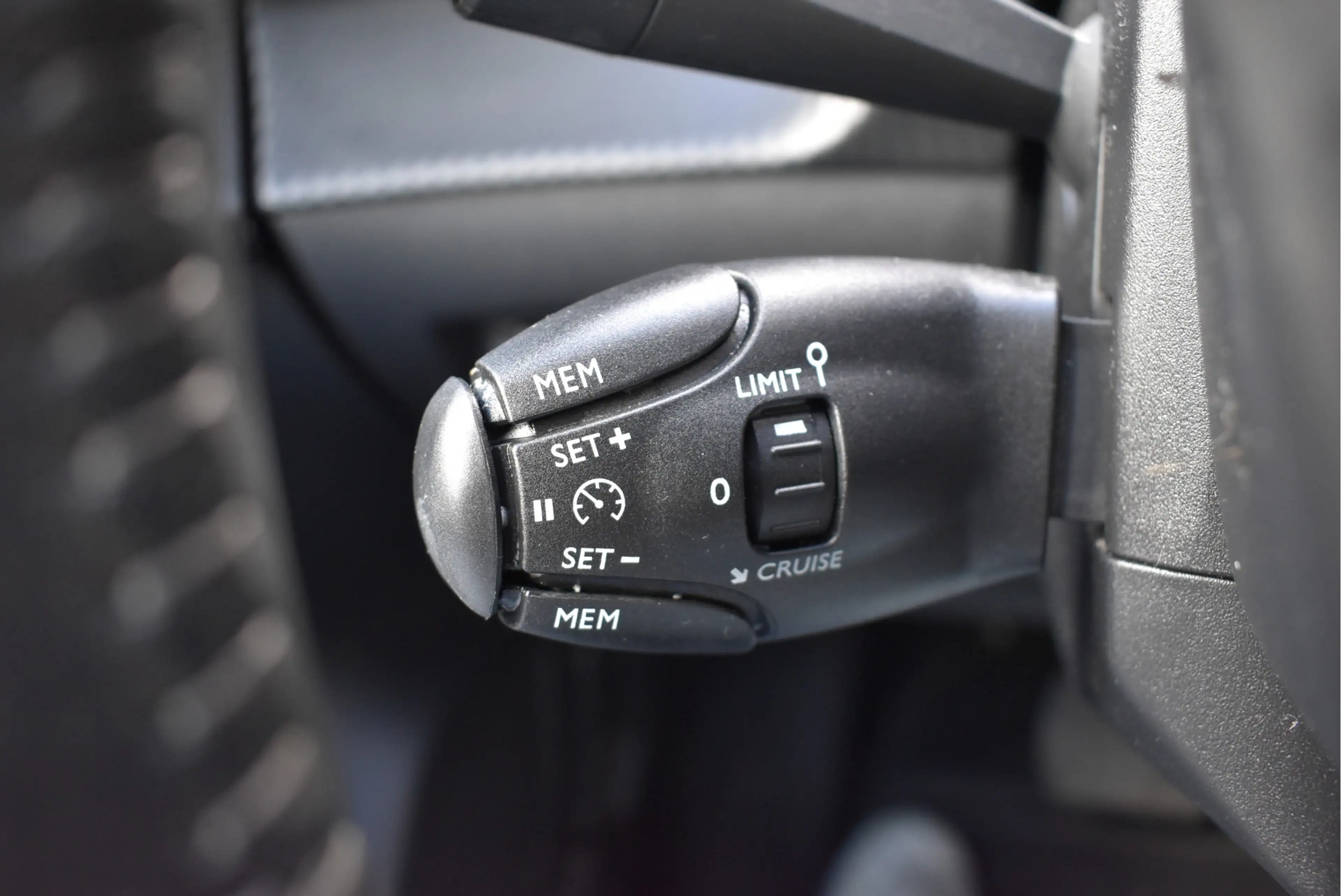 Peugeot e-208 EV Active 50 kWh Cruise control, Climate control, — photo 8