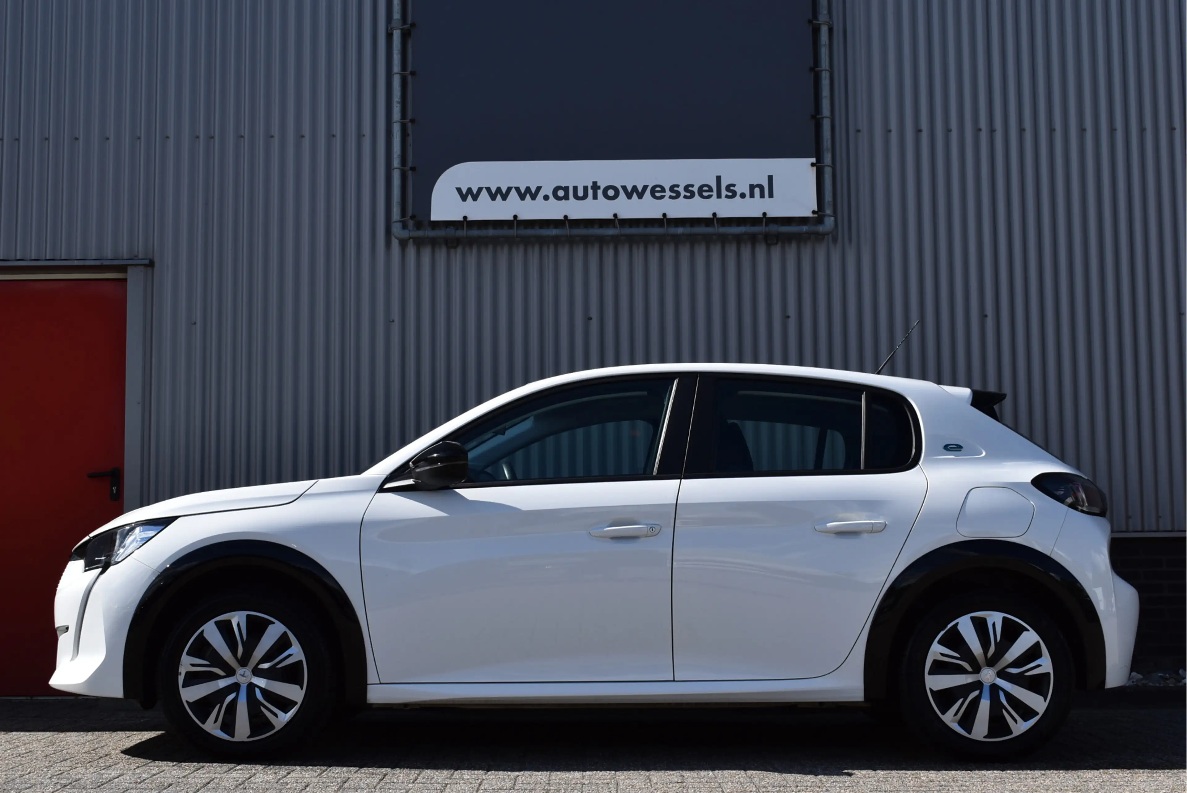 Peugeot e-208 EV Active 50 kWh Cruise control, Climate control, — photo 5