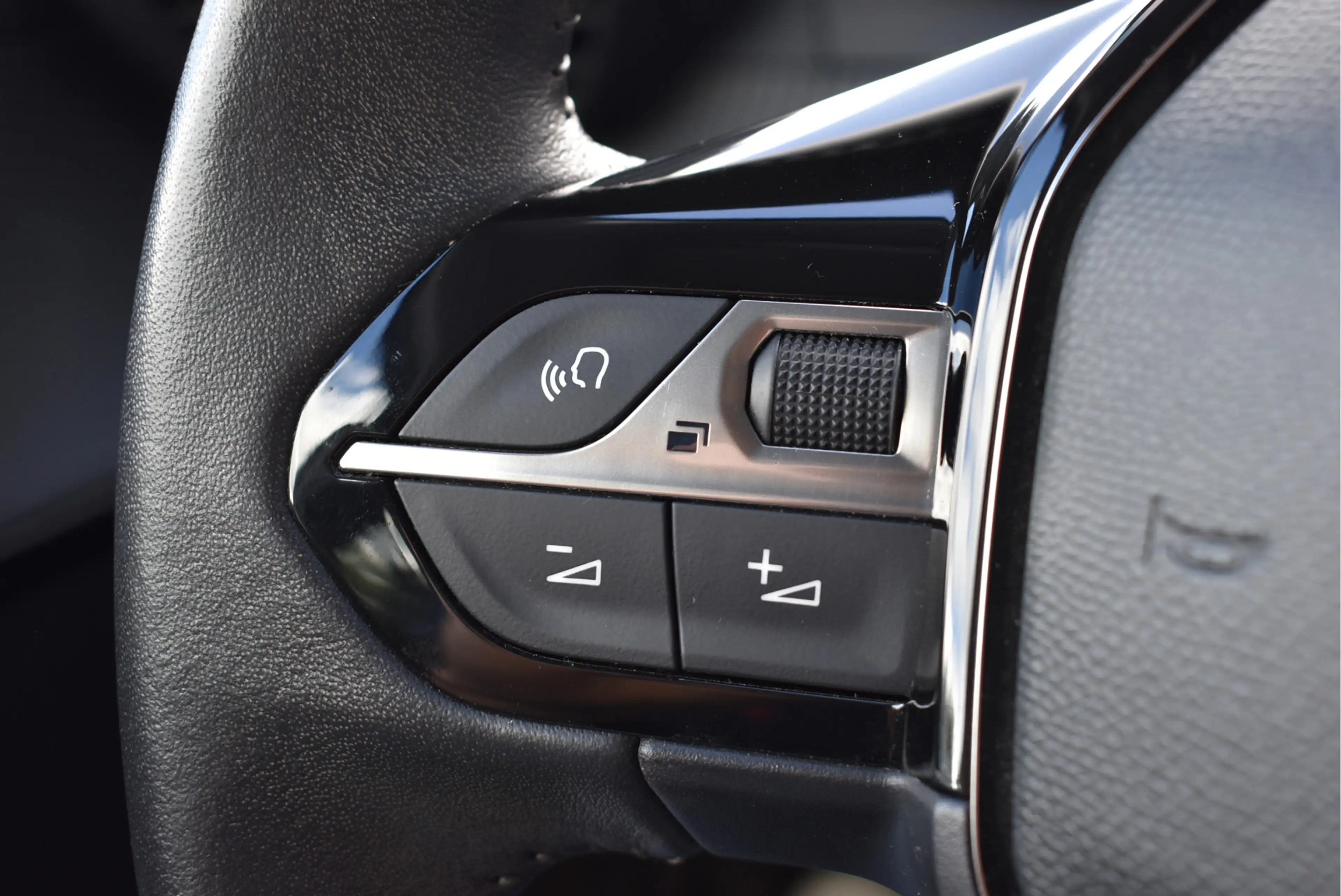 Peugeot e-208 EV Active 50 kWh Cruise control, Climate control, — photo 9