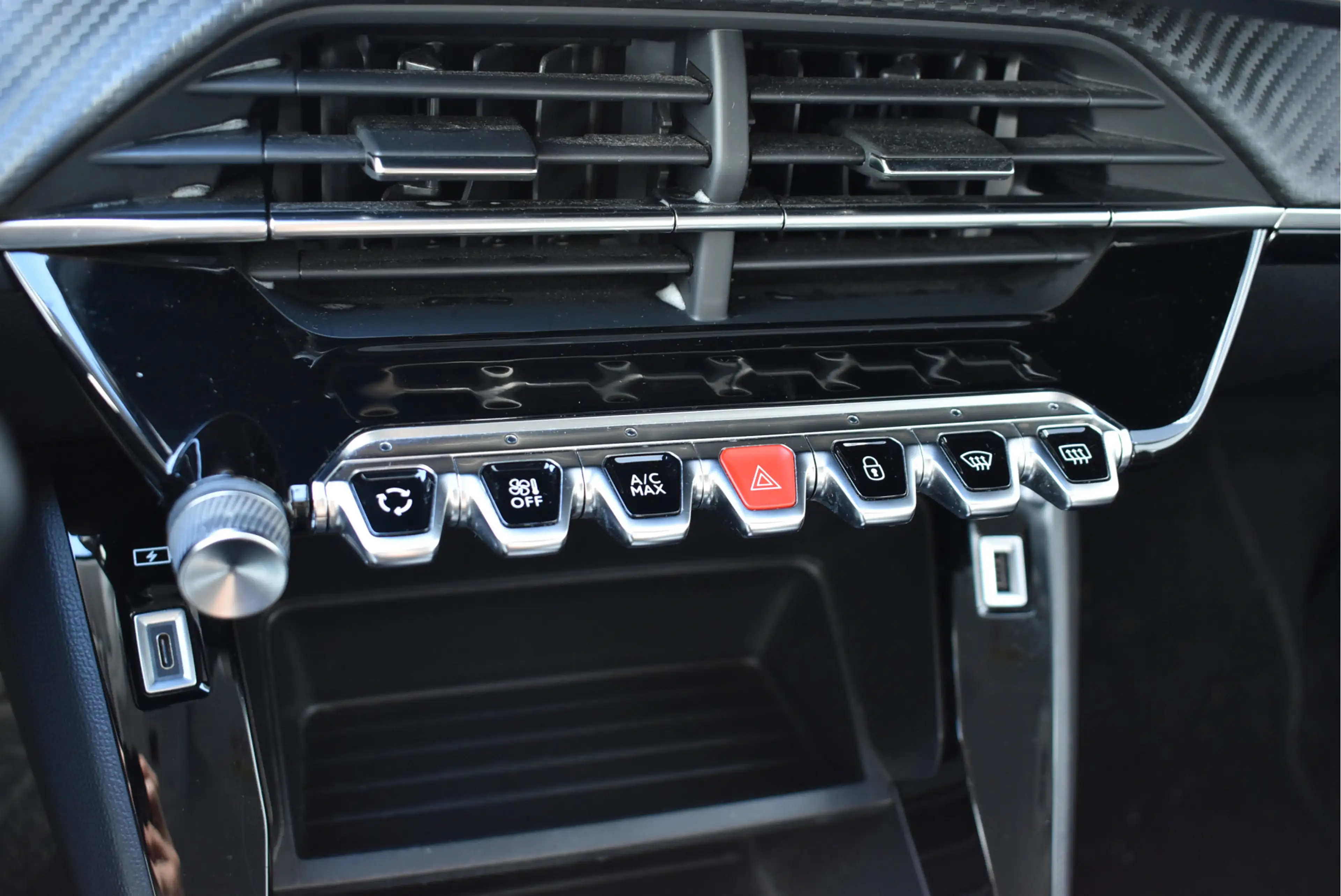 Peugeot e-208 EV Active 50 kWh Cruise control, Climate control, — photo 11