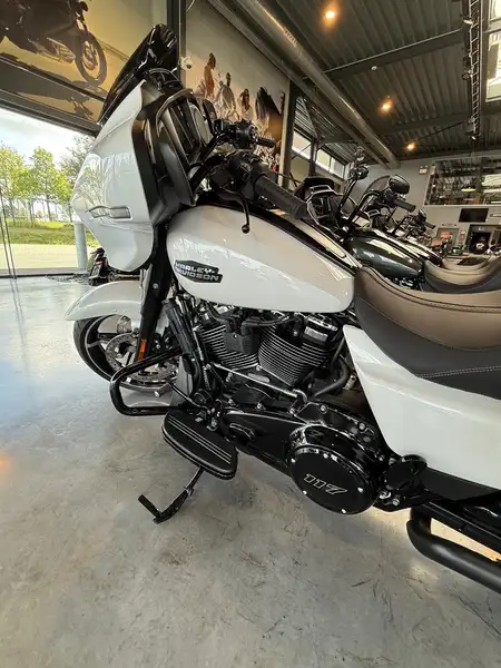Harley-Davidson Street Glide - foto 4