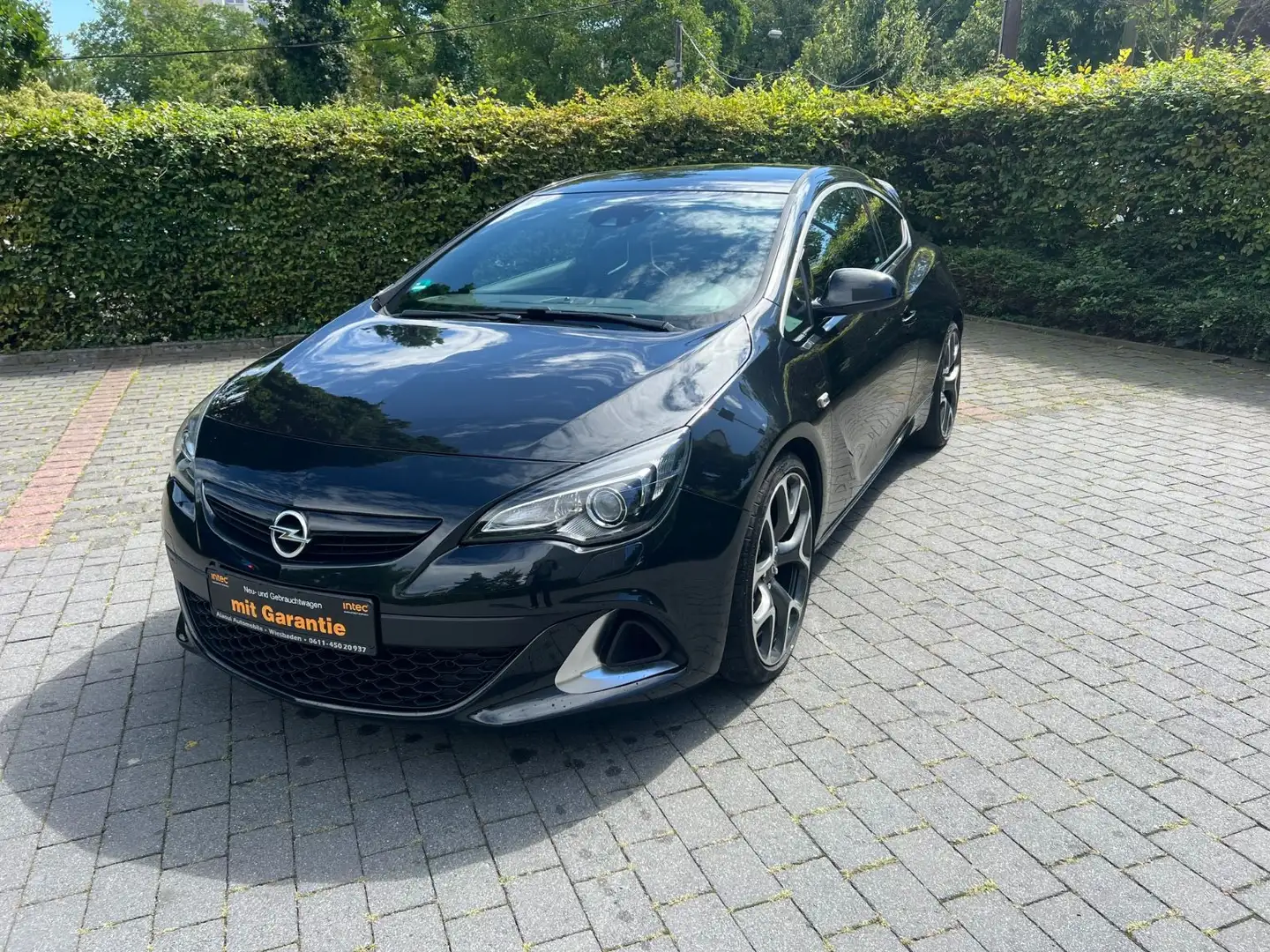 Opel Astra J GTC OPC Schwarz - 1