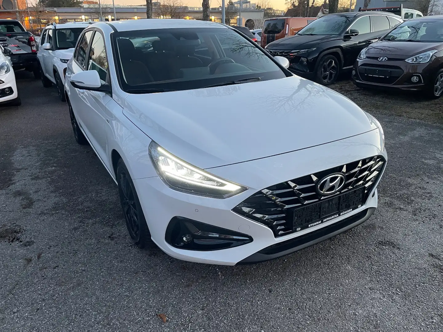 Hyundai i30 1.5 T-GDI Trend 2xKlima AUT DynLicht Kam. LM Weiß - 2