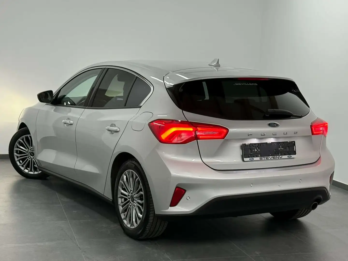 Ford Focus 1.5 TDCi EU6.2 - Navi - CarPlay - Carnet Argent - 2