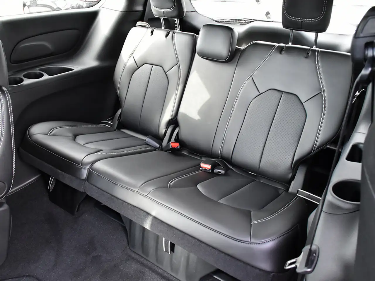 Chrysler Grand Caravan снимка Chrysler Grand Caravan