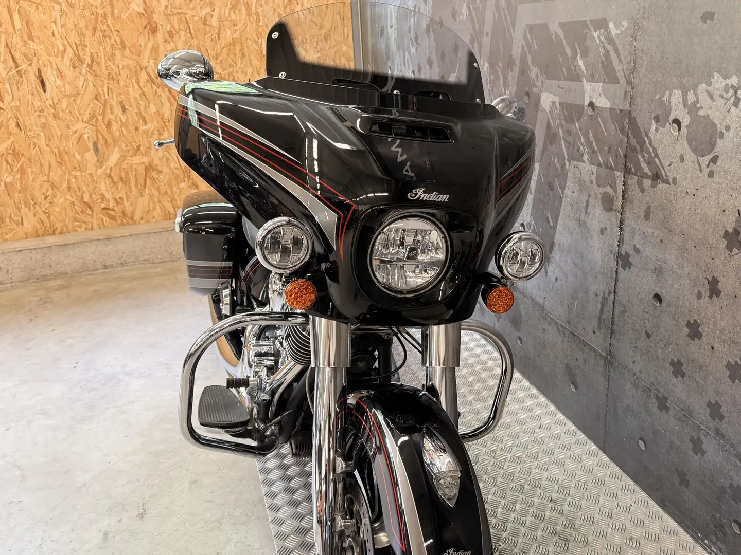 Indian Chieftain Noir - 2
