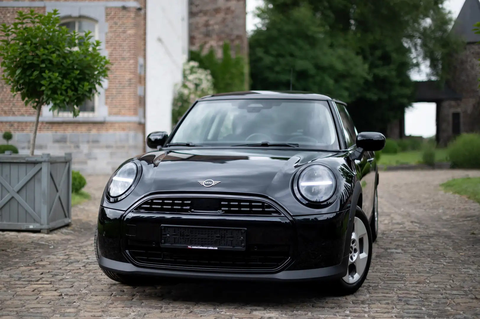 MINI Cooper C NEW Model, Navi, Caméra, Park assit, Clim Auto Noir - 2