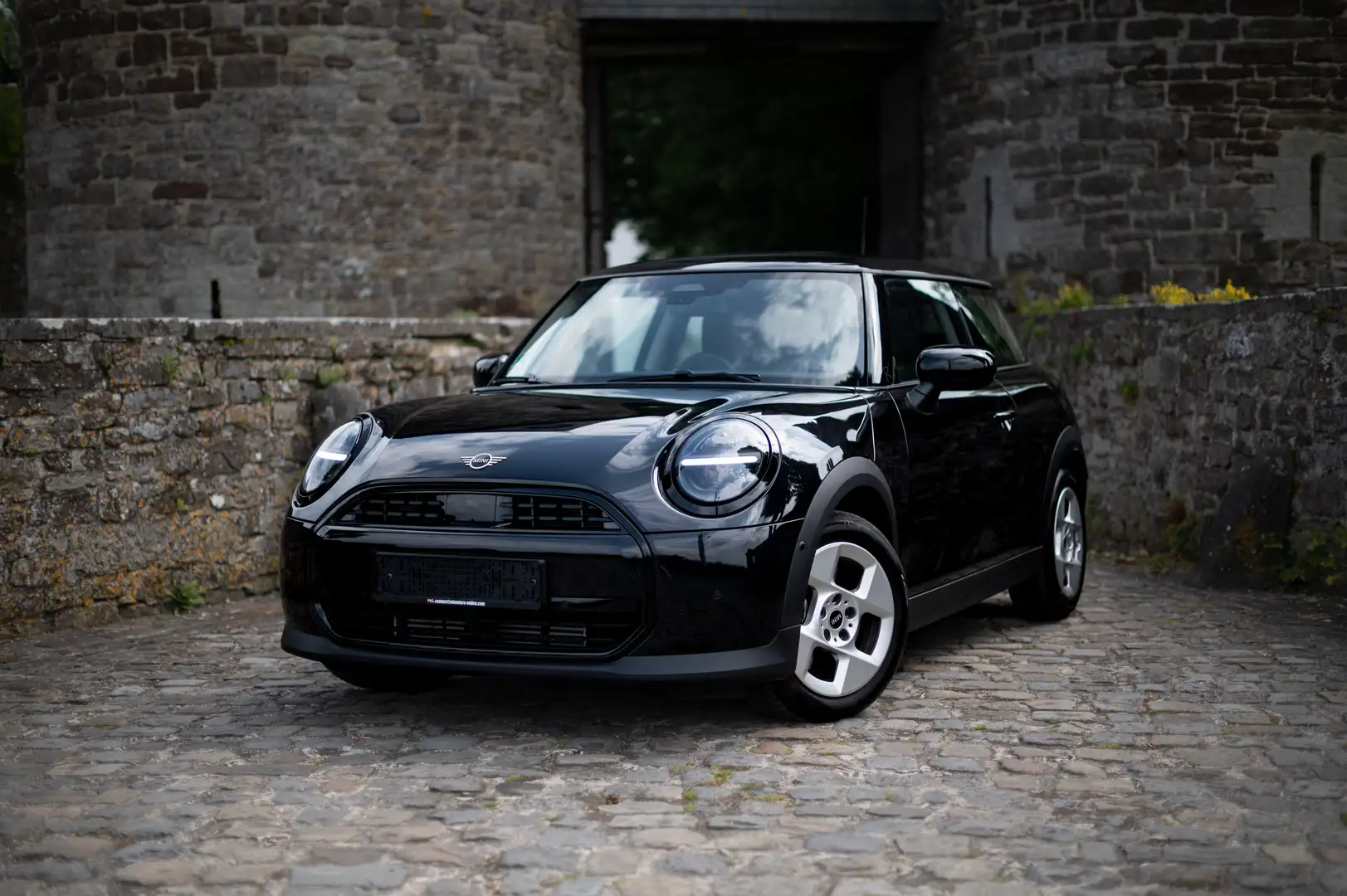 MINI Cooper C NEW Model, Navi, Caméra, Park assit, Clim Auto Noir - 1