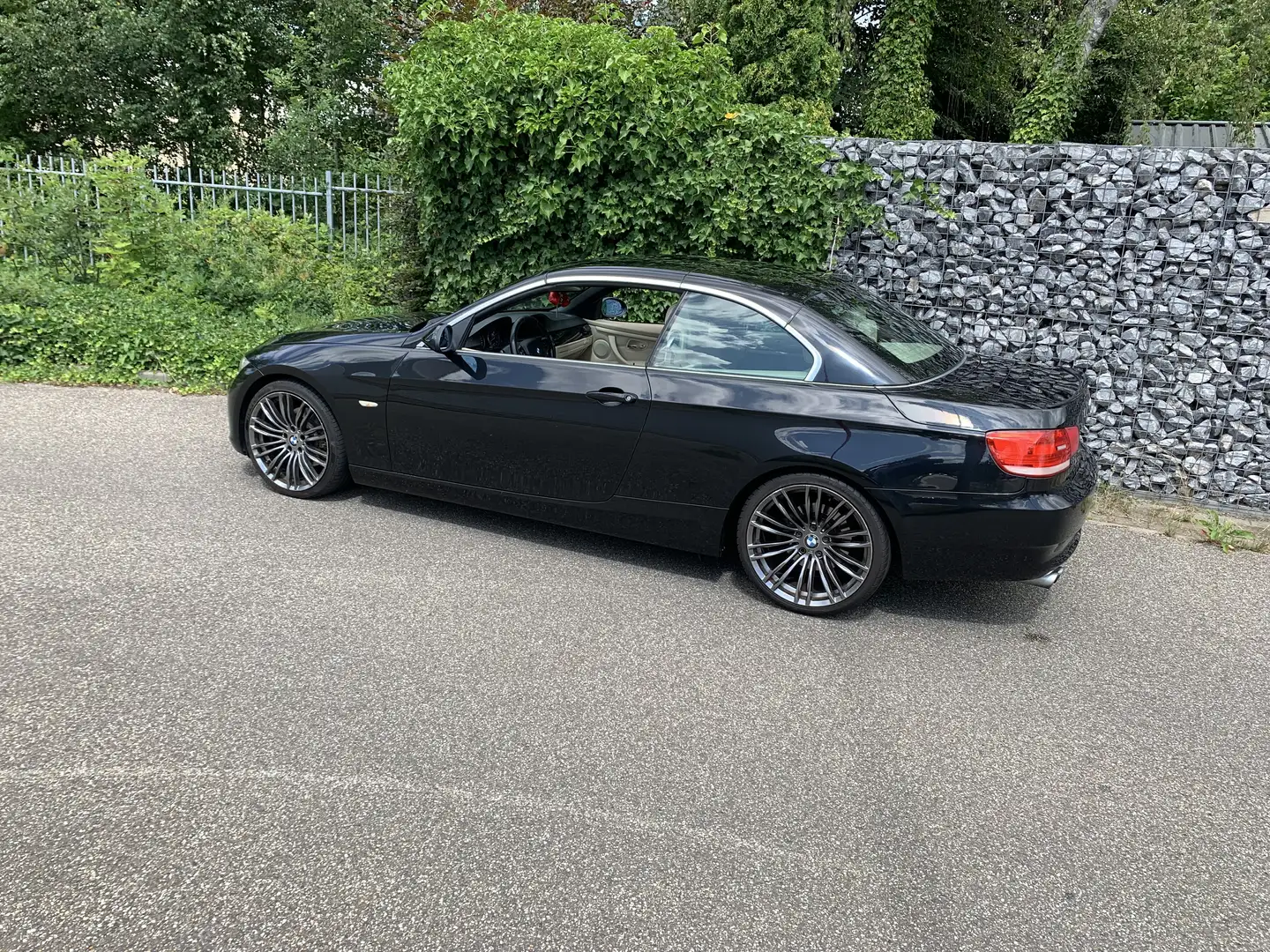 BMW 330 325i High Executive Zwart - 1