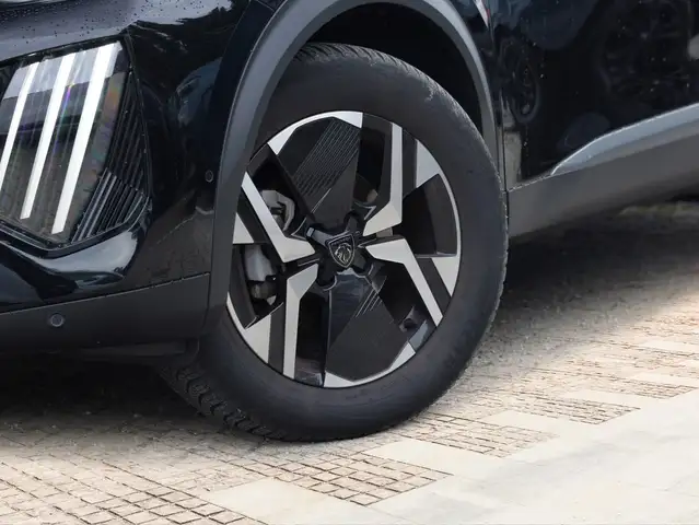 Peugeot 2008 view 5