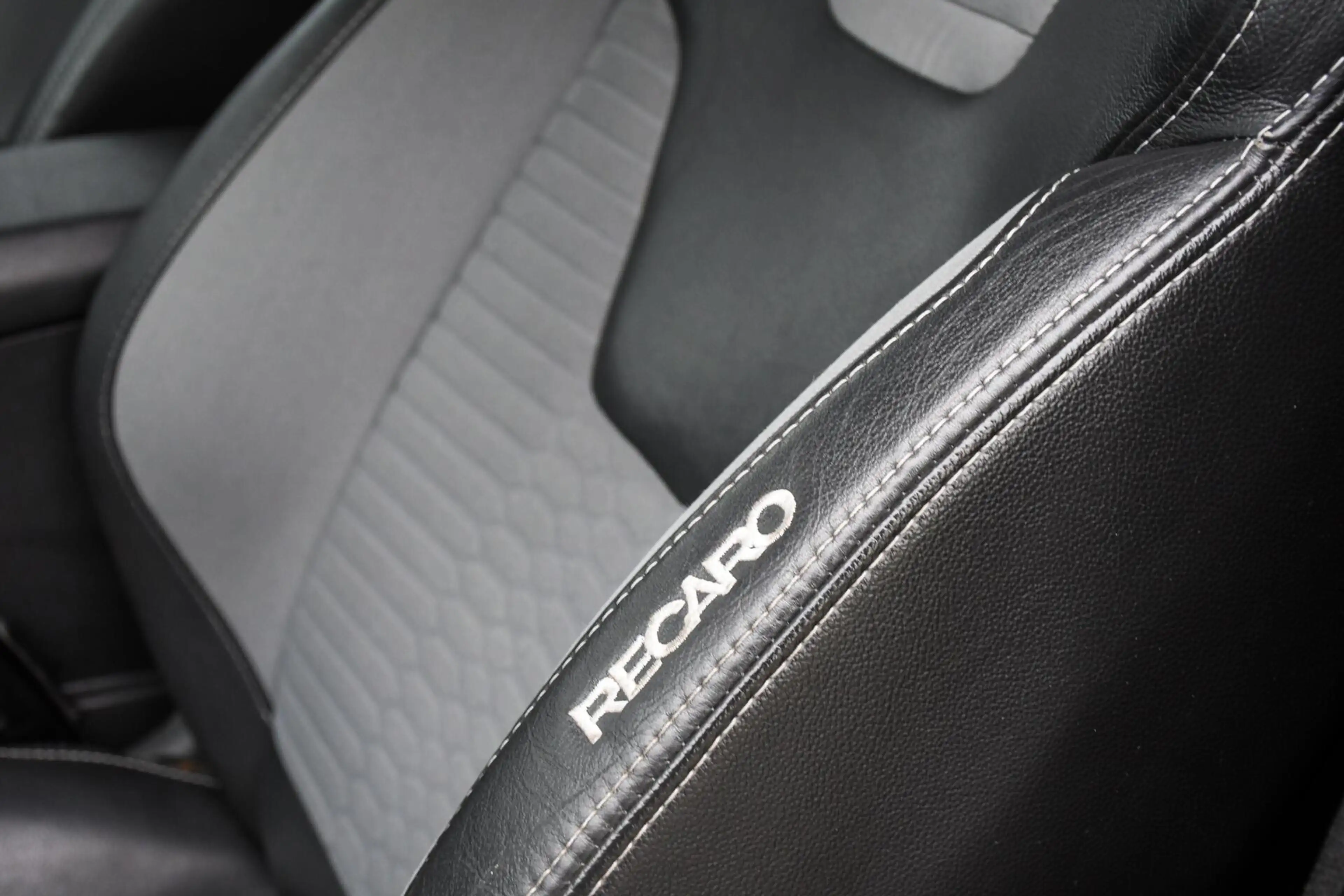 Ford Fiesta 1.6 ST1 Recaro Stoelen 185PK Goed onderhouden! — photo 15