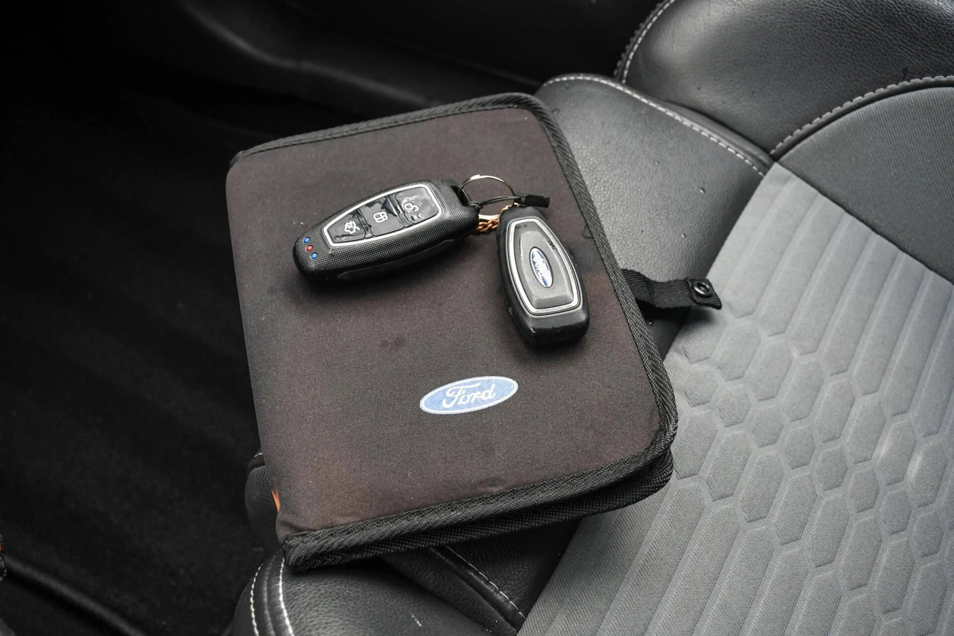 Ford Fiesta 1.6 ST1 Recaro Stoelen 185PK Goed onderhouden! — photo 37