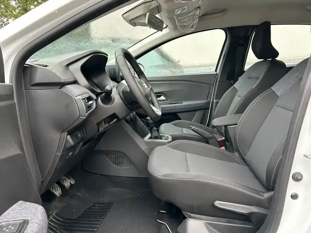Dacia Sandero view 9