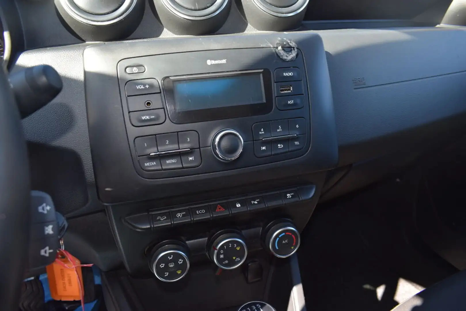 Dacia Duster 1,5 blue dci comfort mit garantie allrad duster Wit - 2