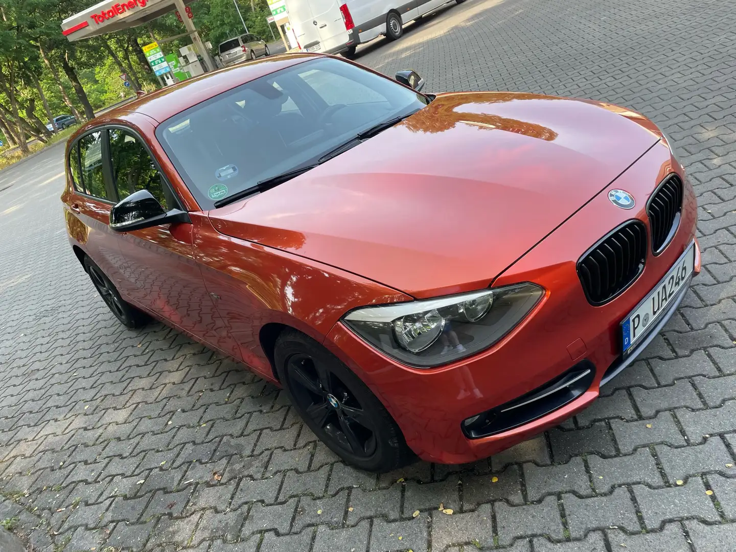 BMW 114 114i Sport Line Oranje - 1