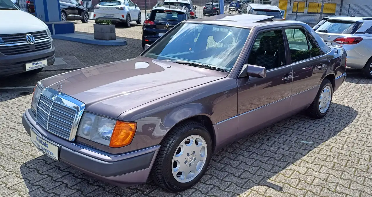 Mercedes-Benz E 230