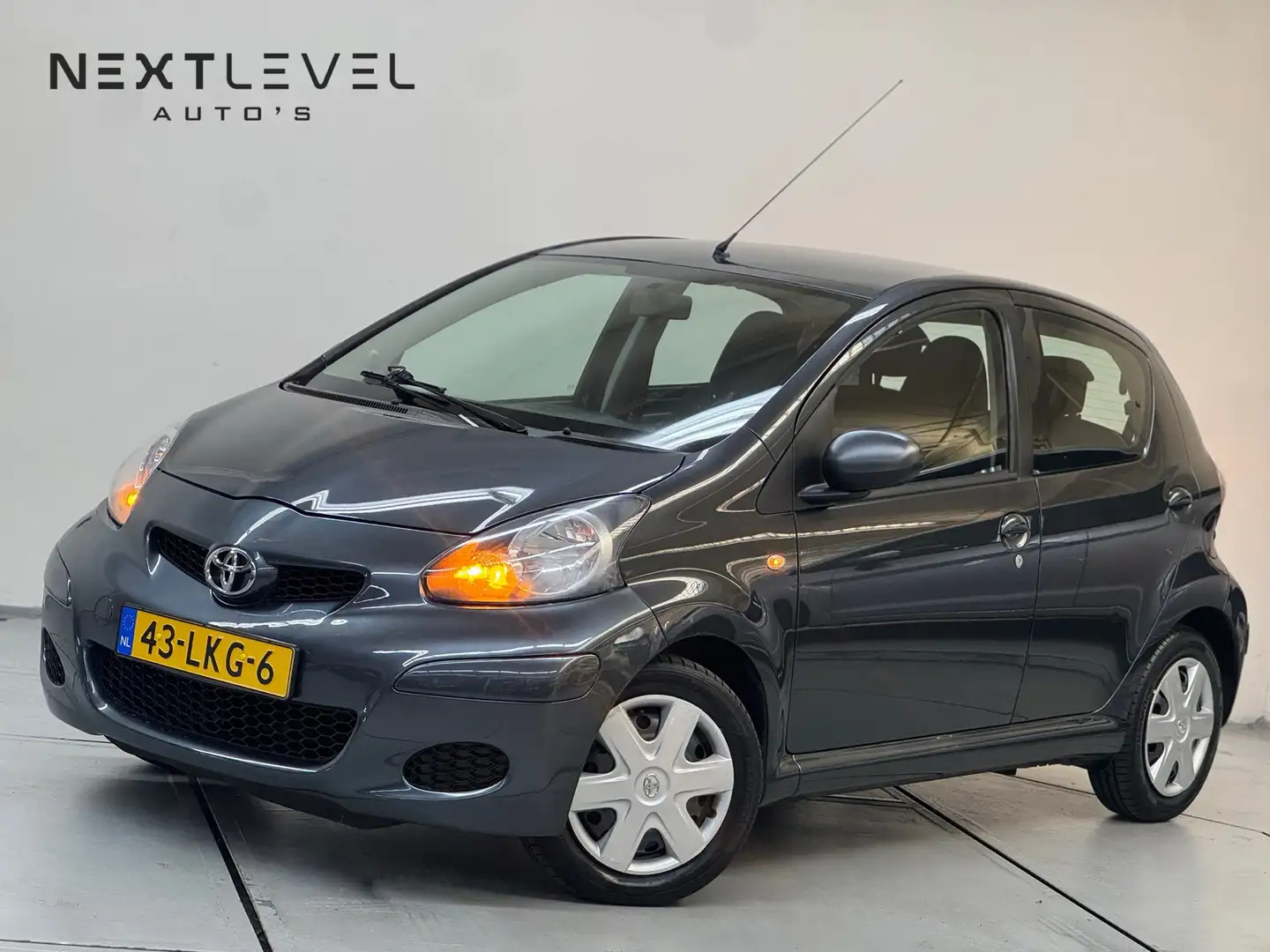 Toyota Aygo 1.0-12V Comfort Automaat Airco Top Conditie Grau - 1