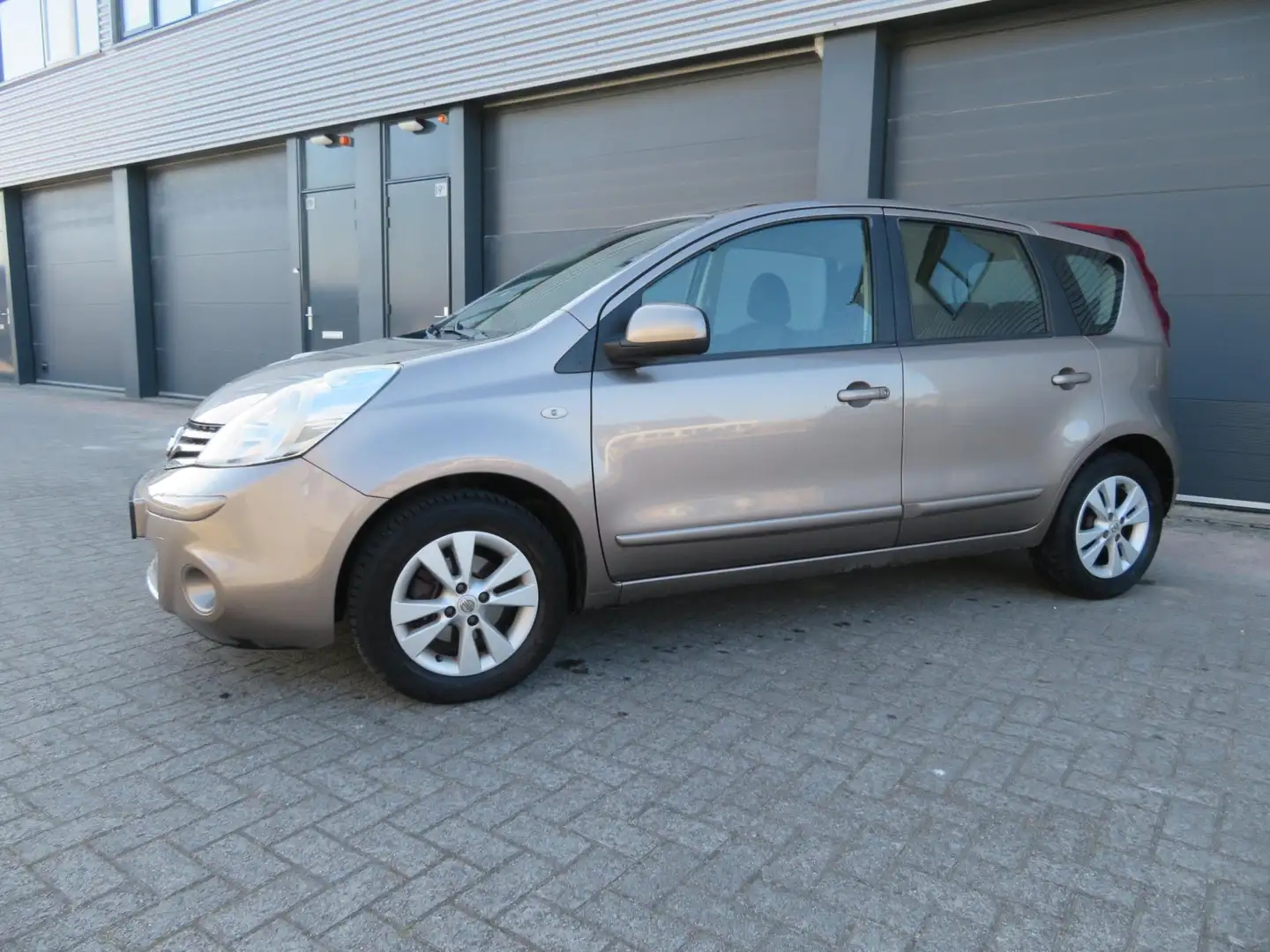 Nissan Note 1.6 Acenta Braun - 2